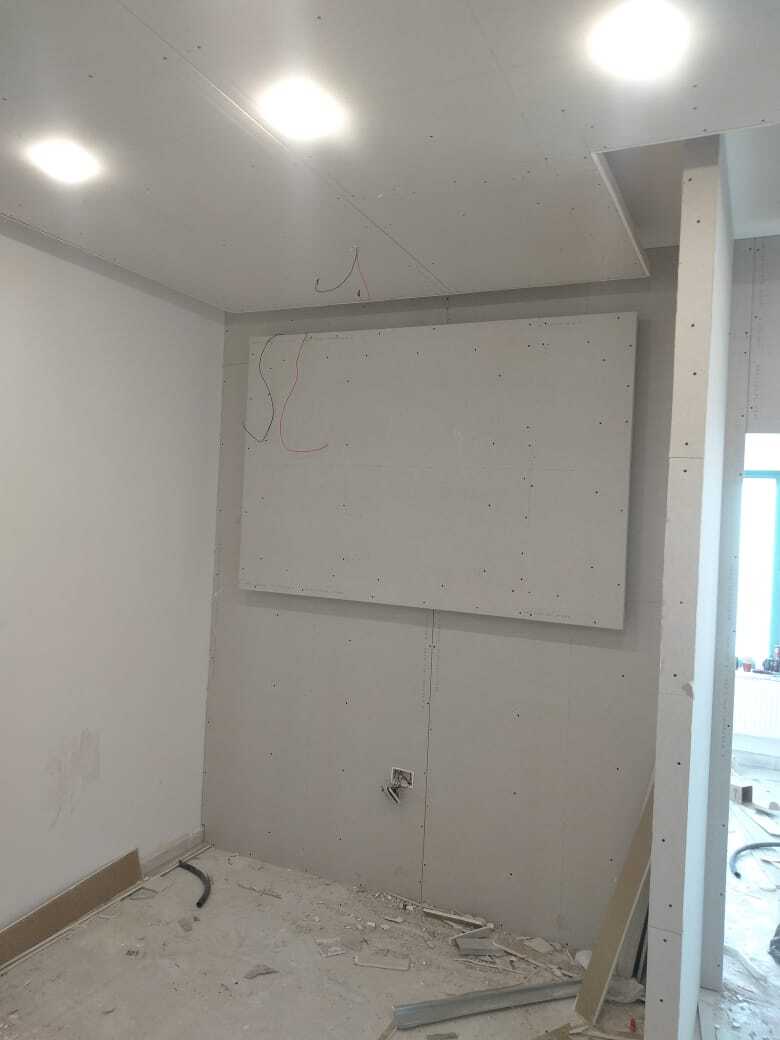 Implementation of decoration works inside a medical clinic in the Al-Rasheed suburb.