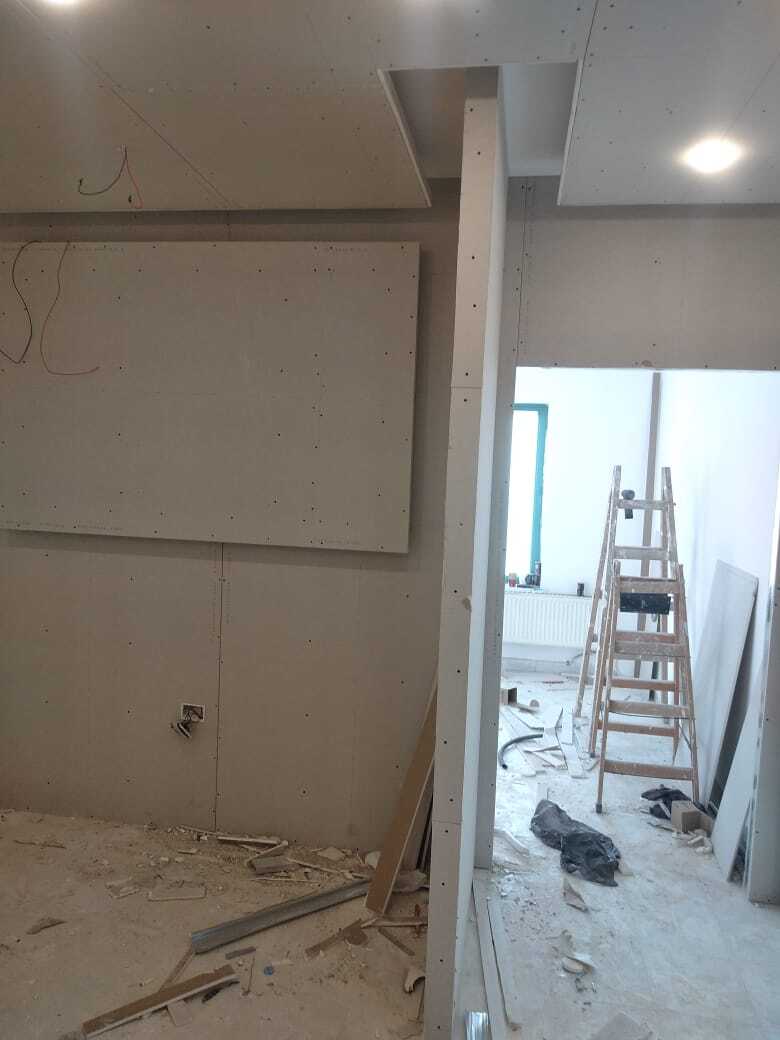 Implementation of decoration works inside a medical clinic in the Al-Rasheed suburb.
