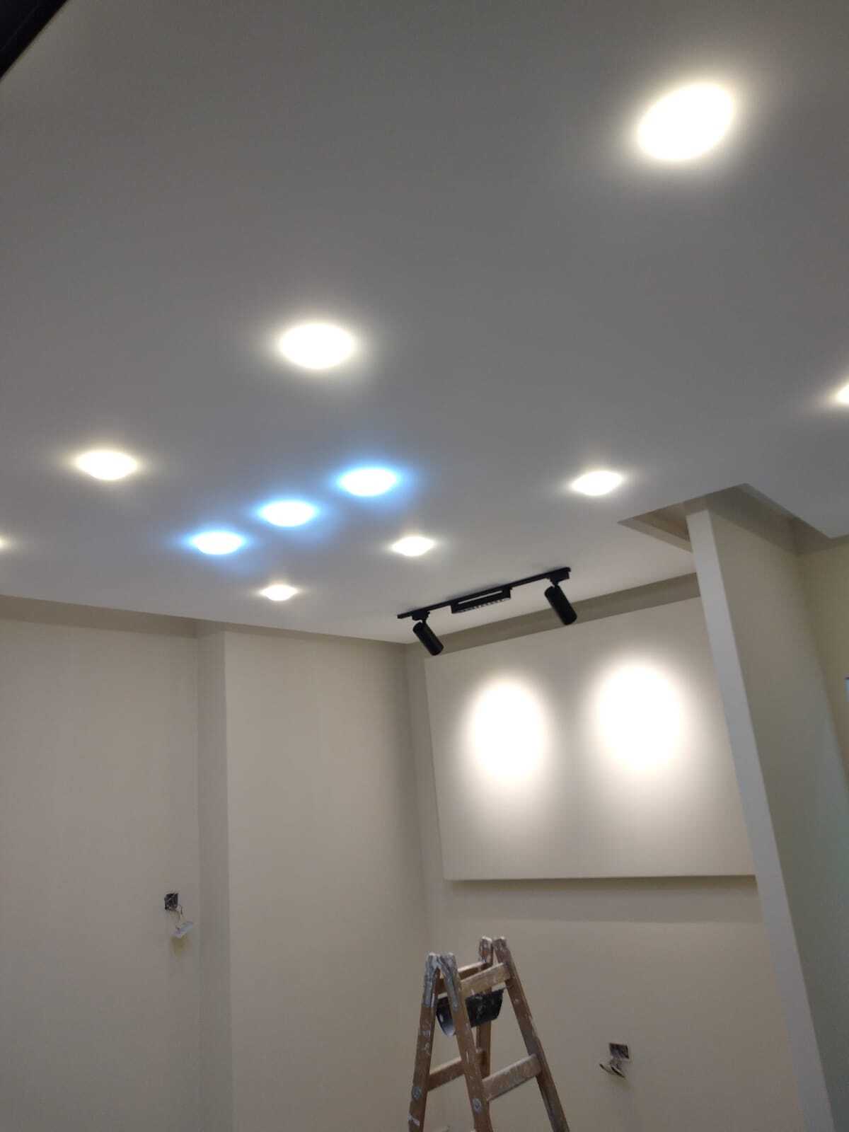 Implementation of decoration works inside a medical clinic in the Al-Rasheed suburb.
