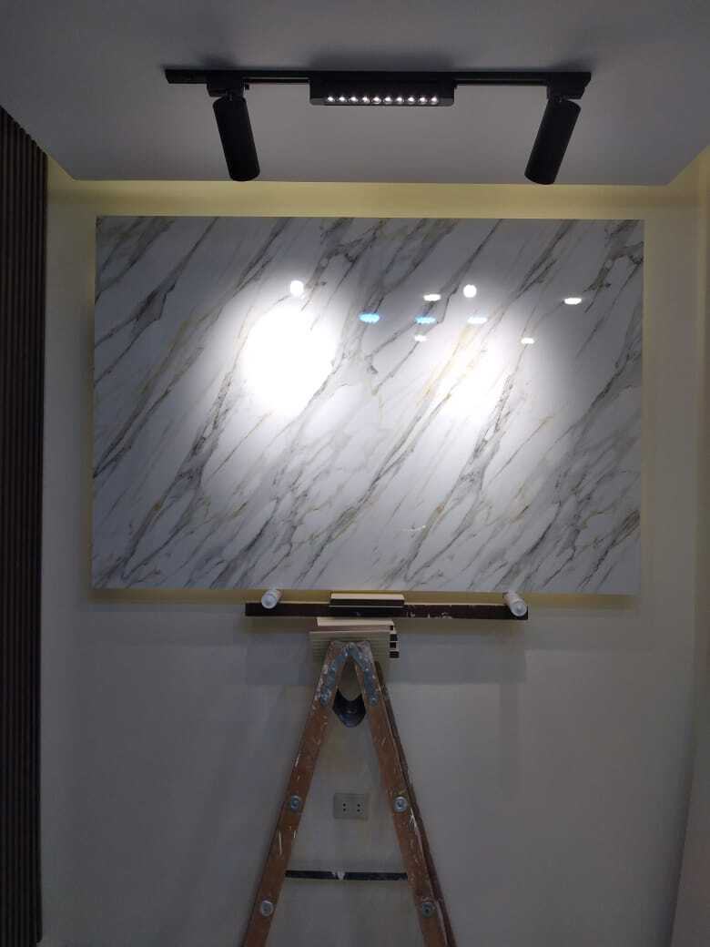 Implementation of decoration works inside a medical clinic in the Al-Rasheed suburb.