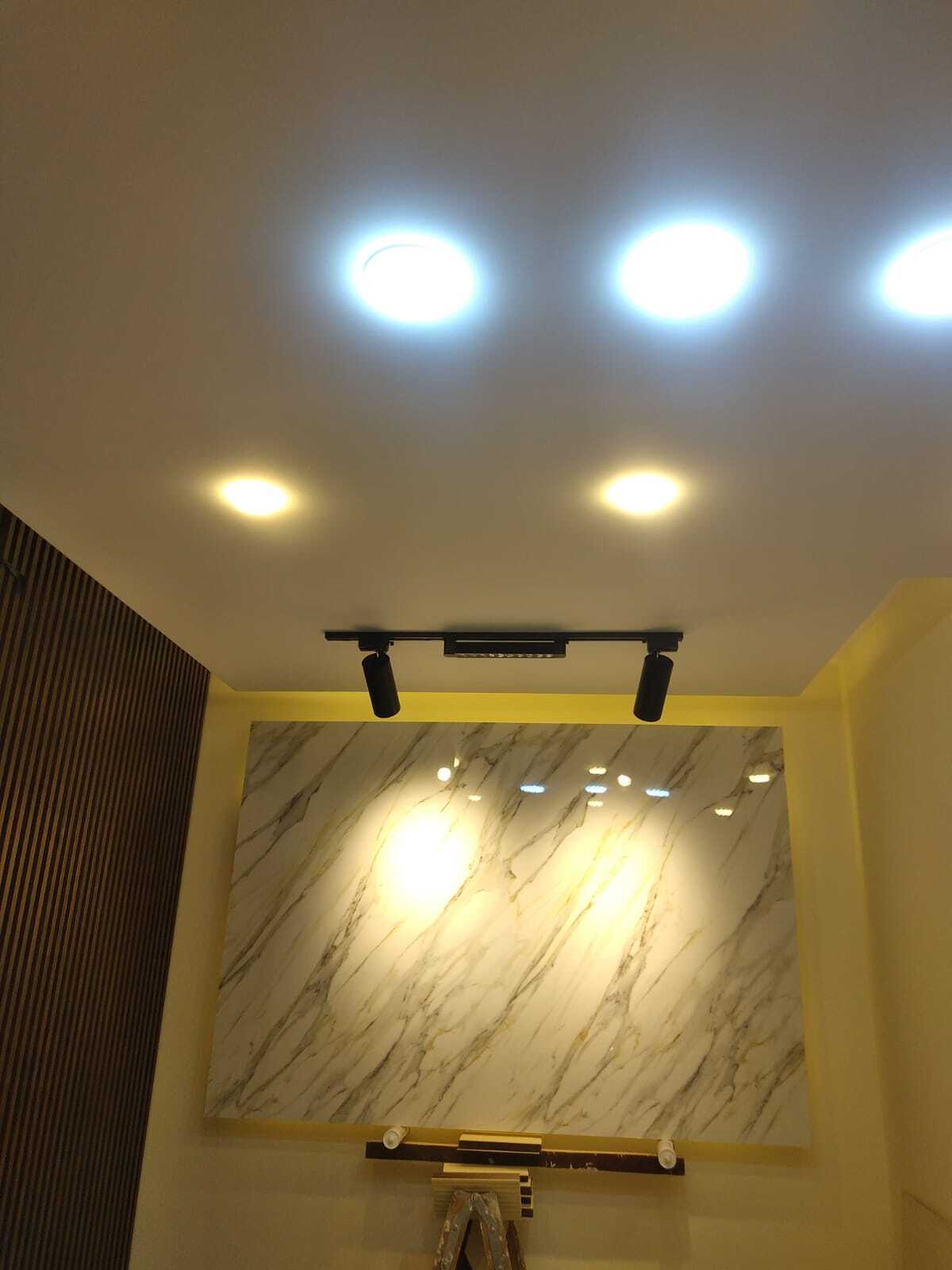 Implementation of decoration works inside a medical clinic in the Al-Rasheed suburb.