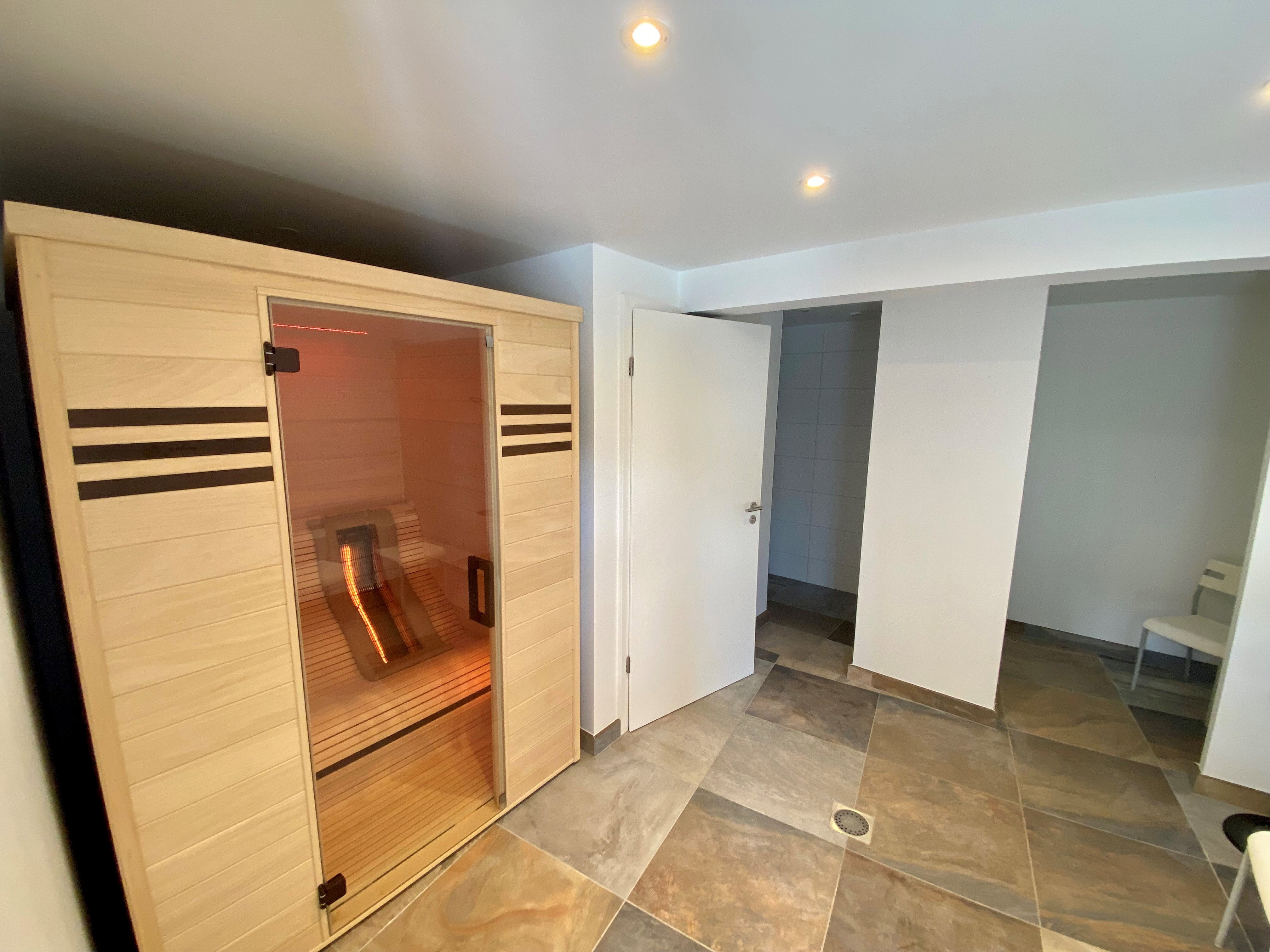 Sauna prohibited for children under 16 years old