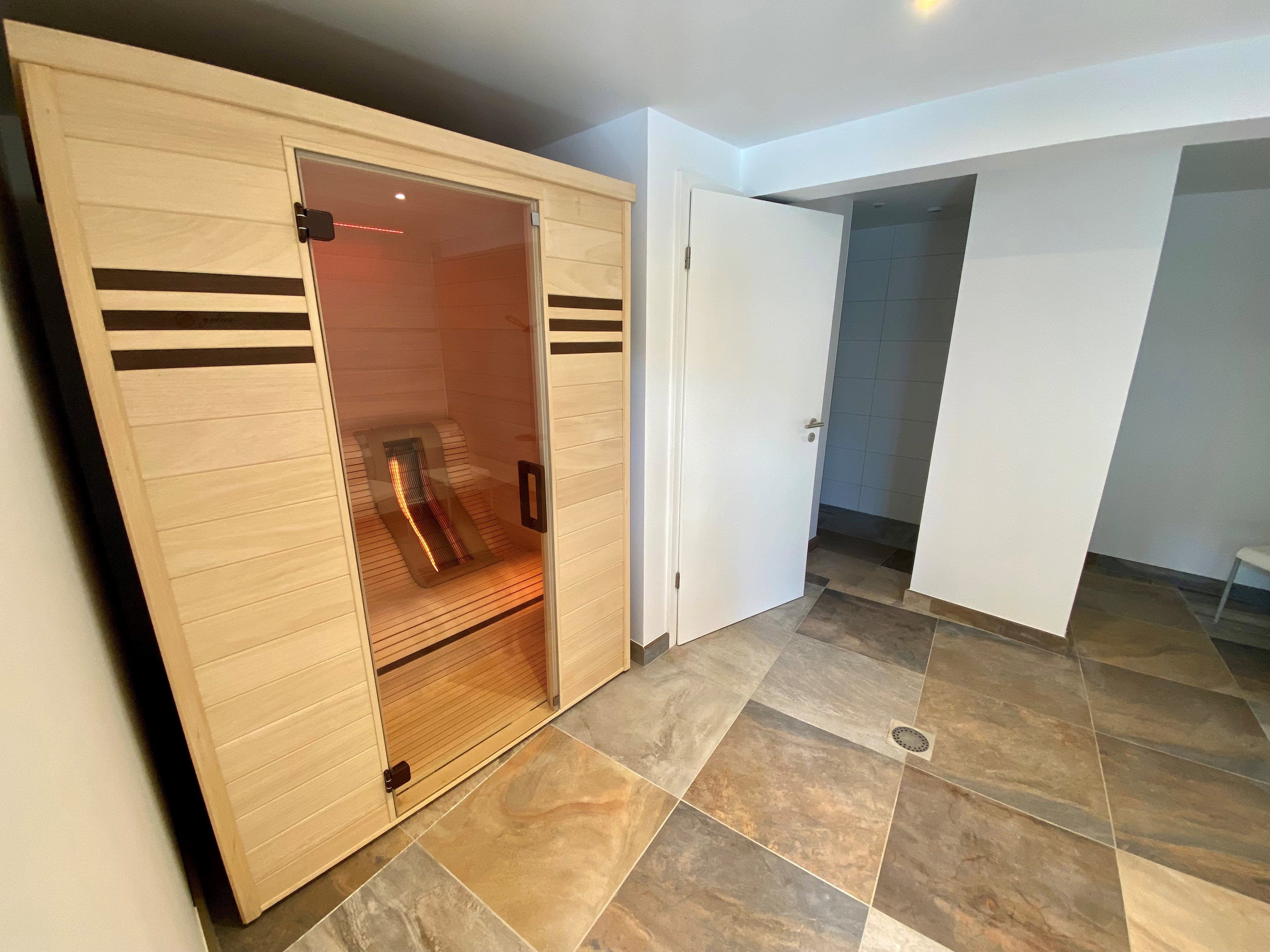 Swimming pool and sauna reserved for those over 16.