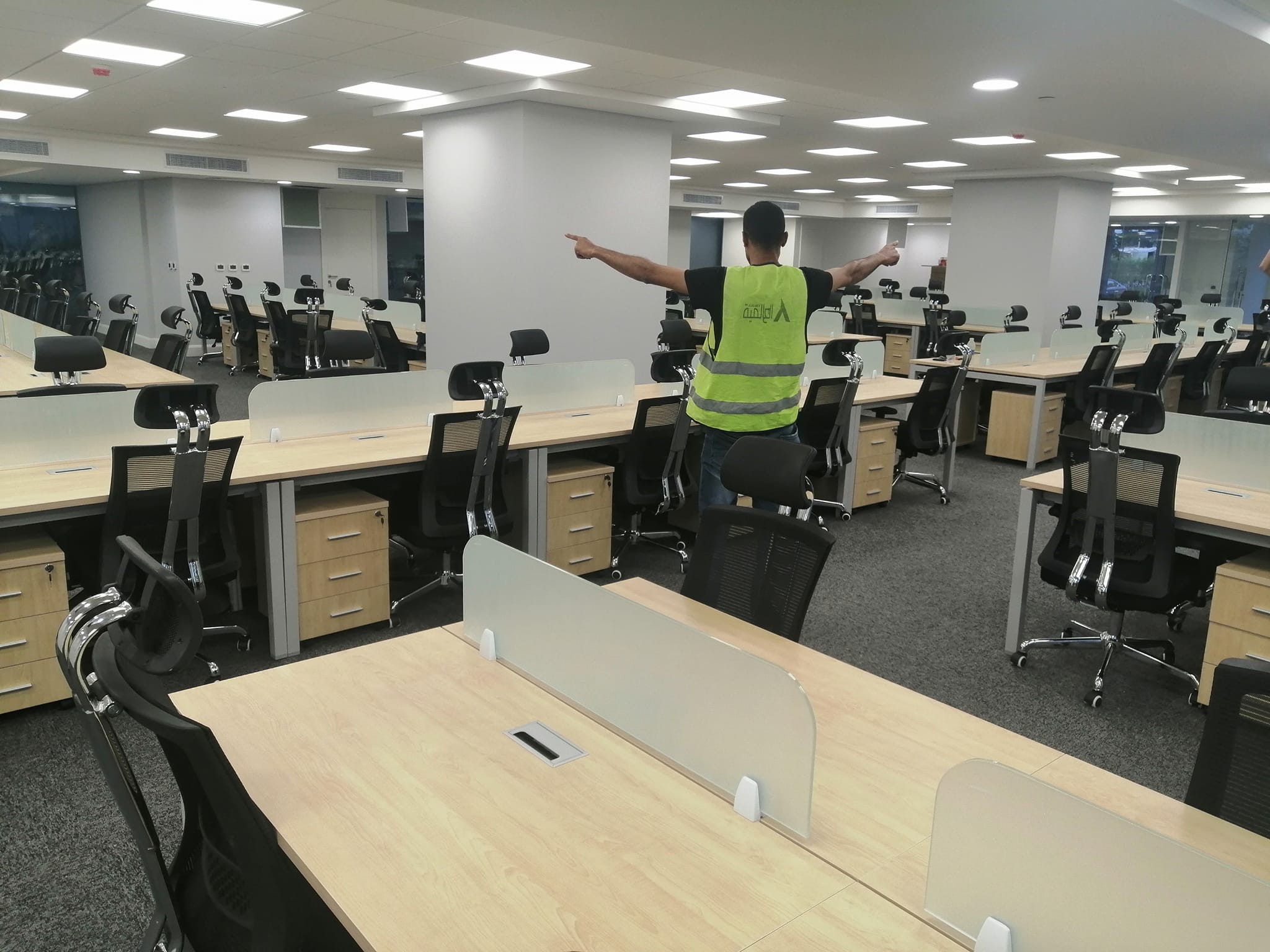 بعض الصور من اعمالنا { أثاث مكتبي }