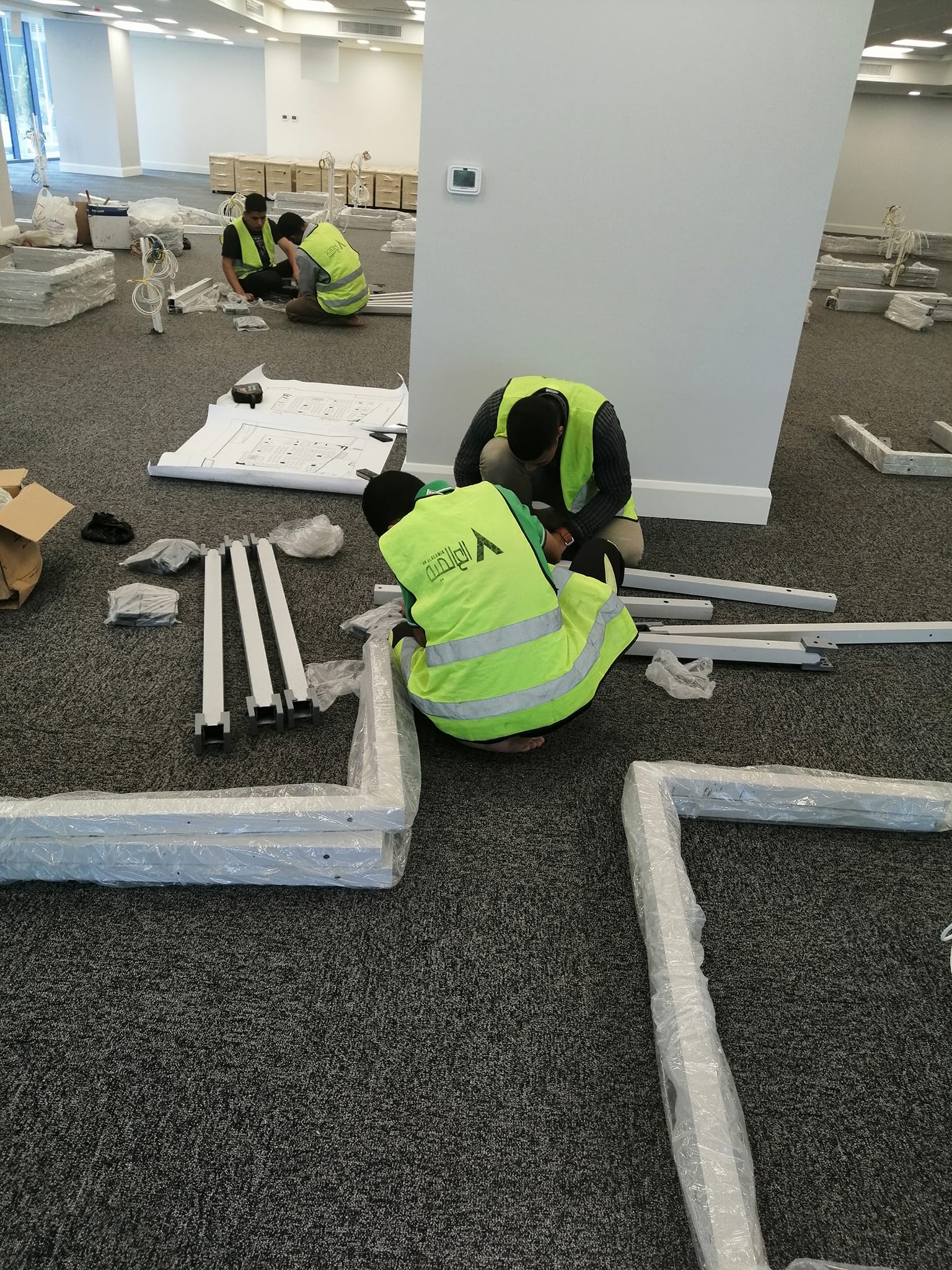 بعض الصور من اعمالنا { أثاث مكتبي }