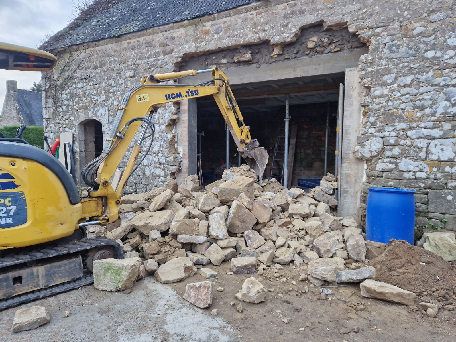 FRANGEMENT ET LUCARNE PIERRE