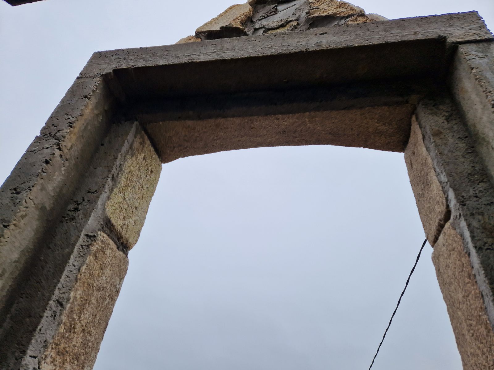 FRANGEMENT ET LUCARNE PIERRE