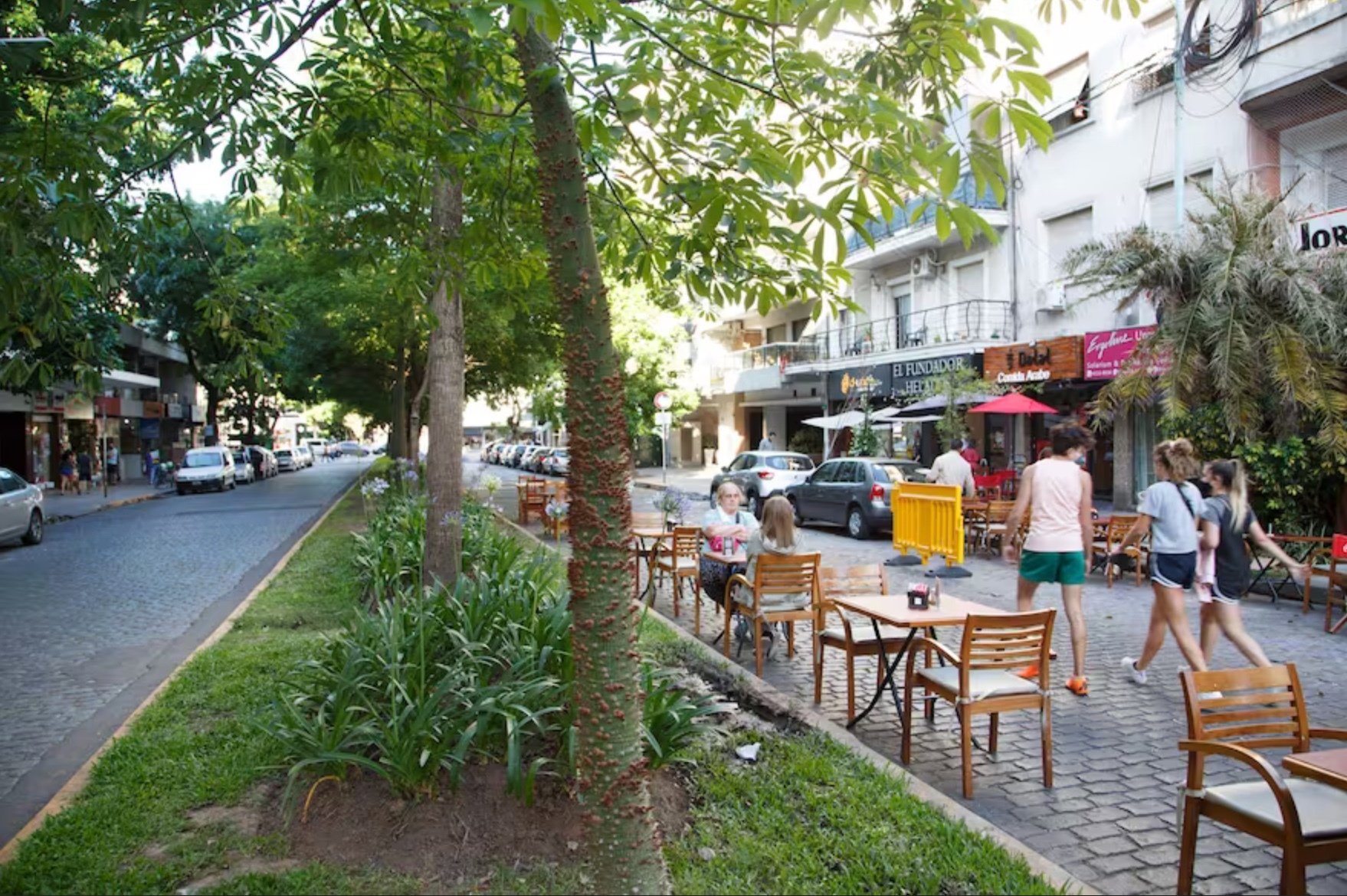 El bulevar Mendoza en Villa Urquiza R es el mayor atractivo de la zona con polo gastronómico y nuevos proyectos en desarrollo