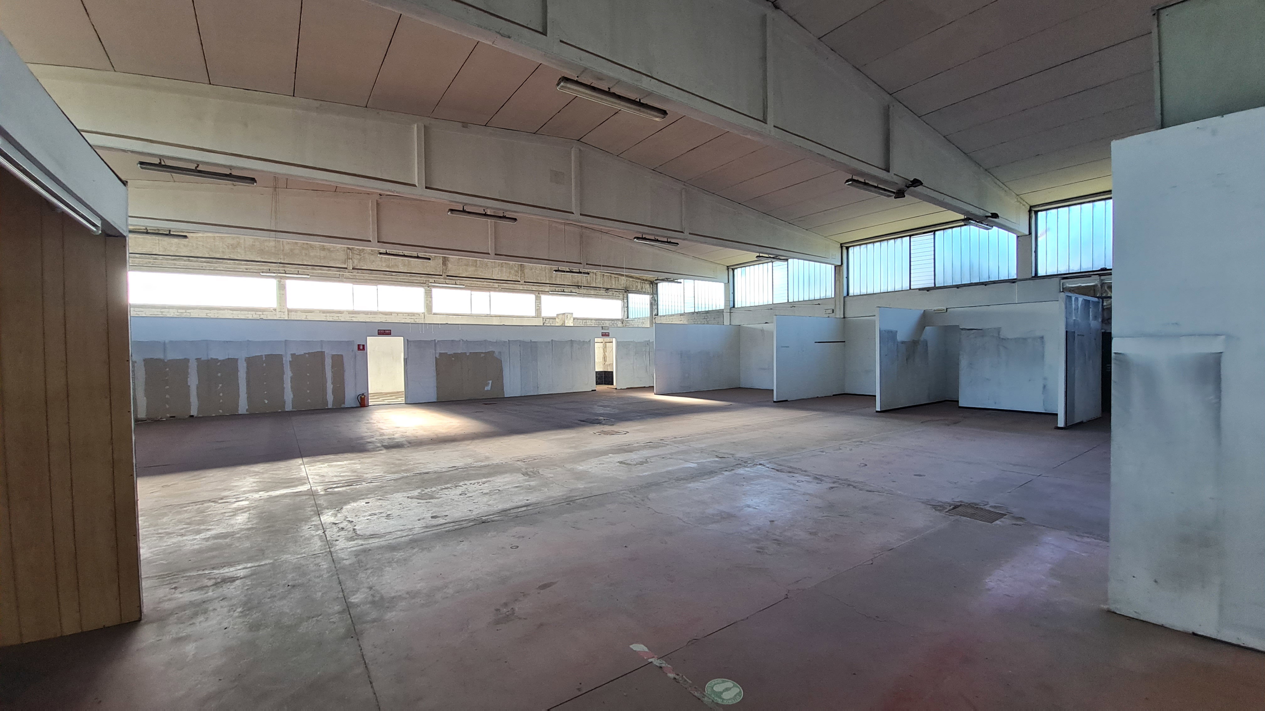 Excellent visibility from the main road