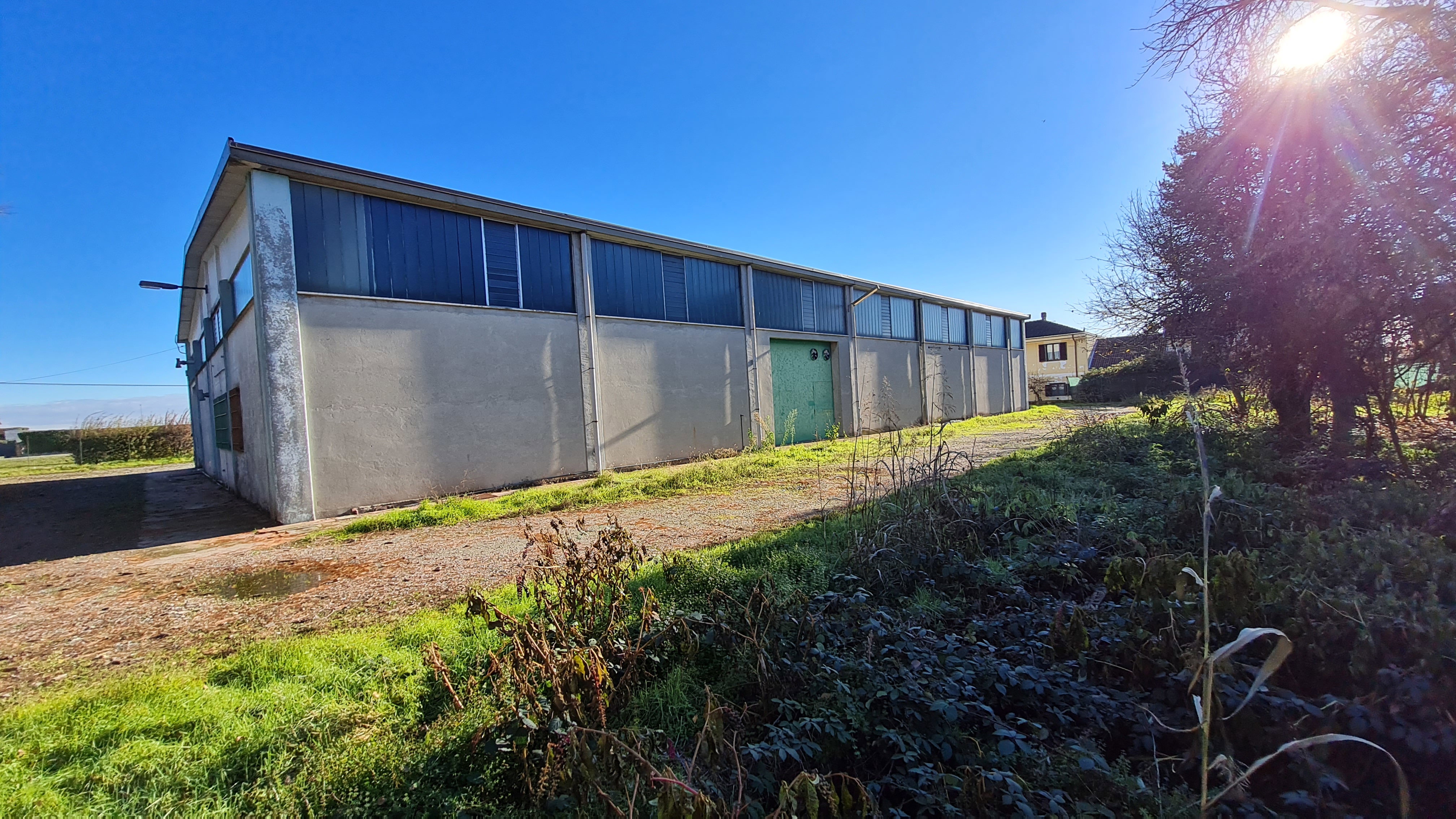 Excellent visibility from the main road