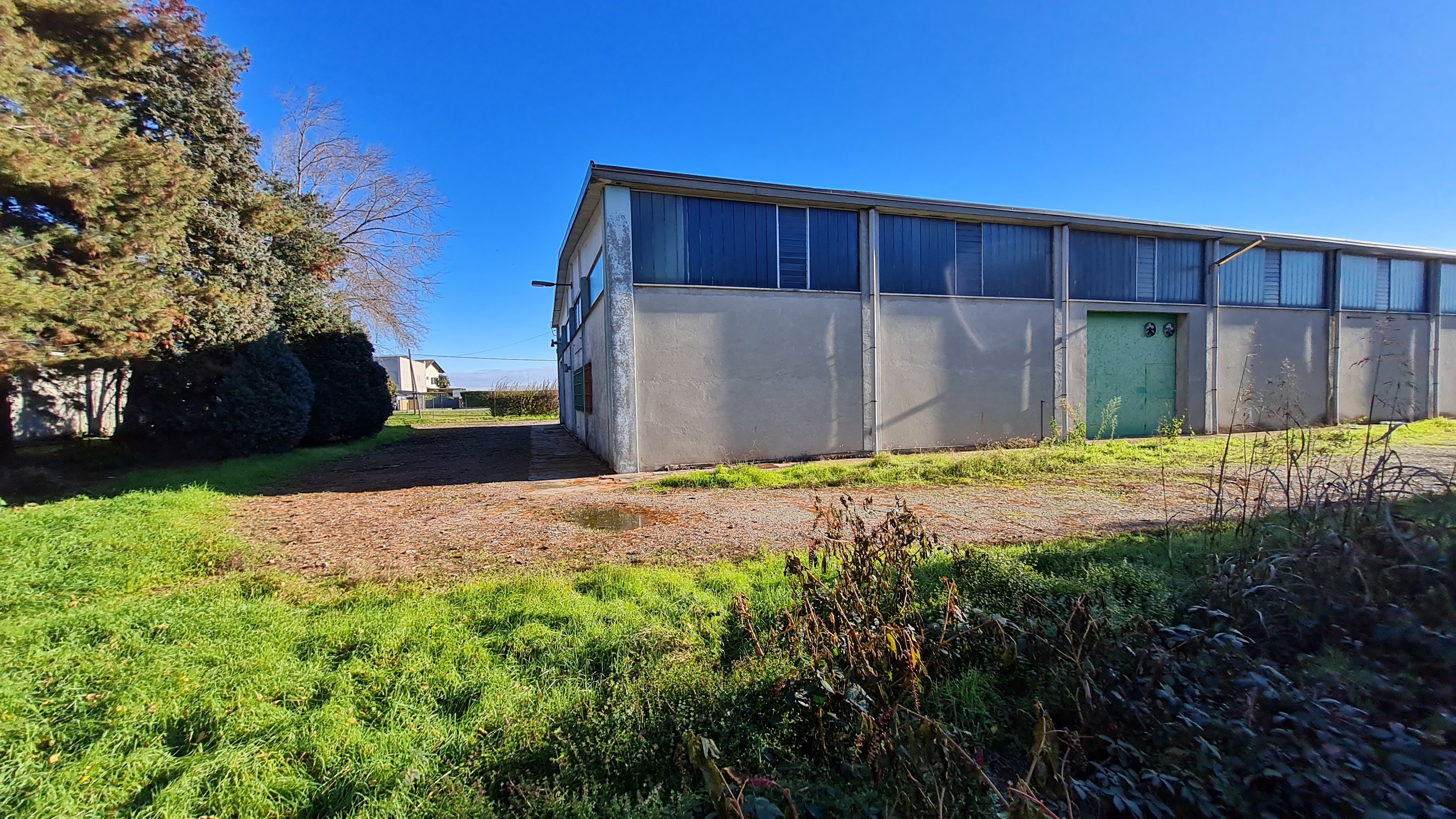 Excellent visibility from the main road