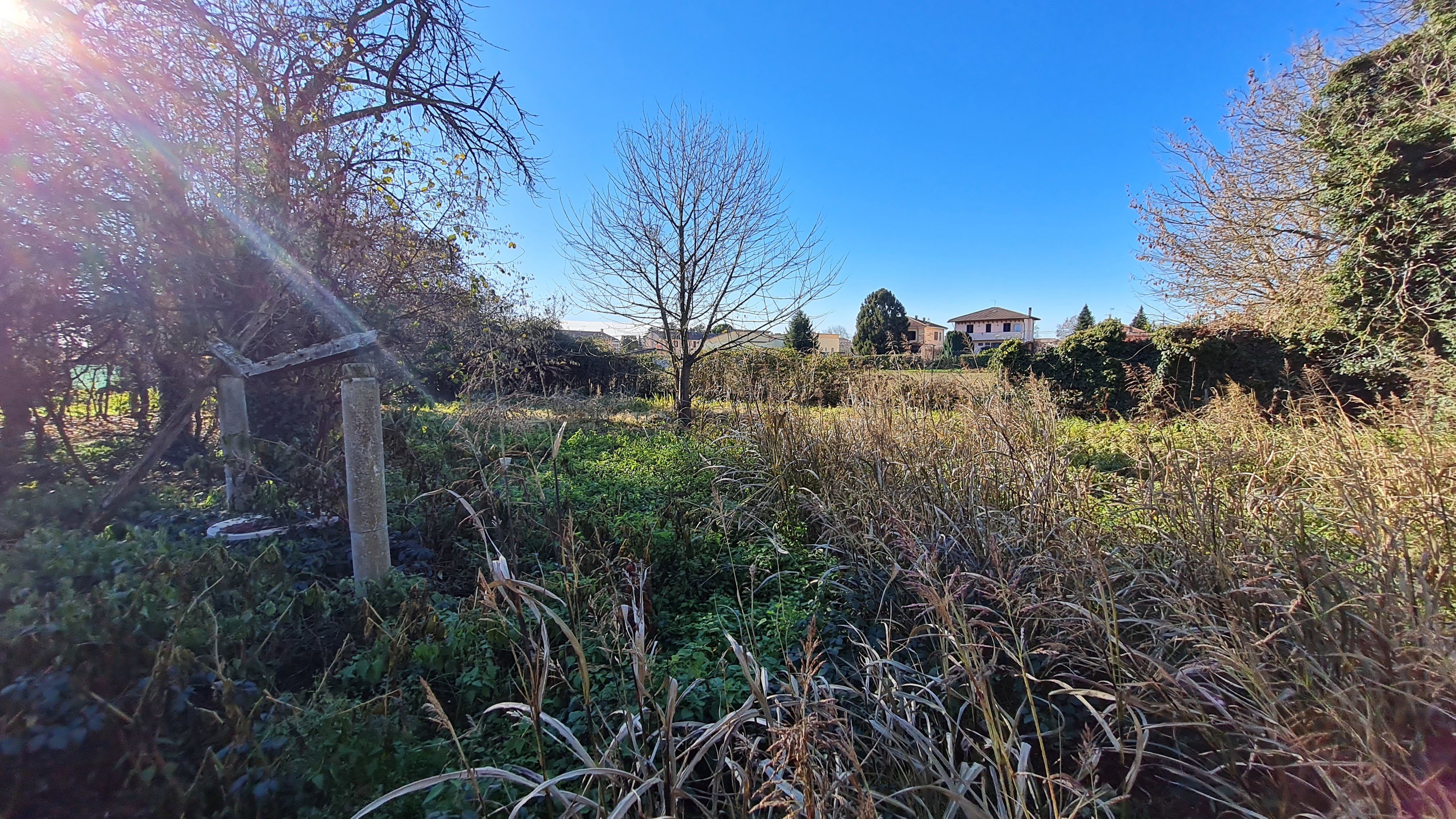 Excellent visibility from the main road