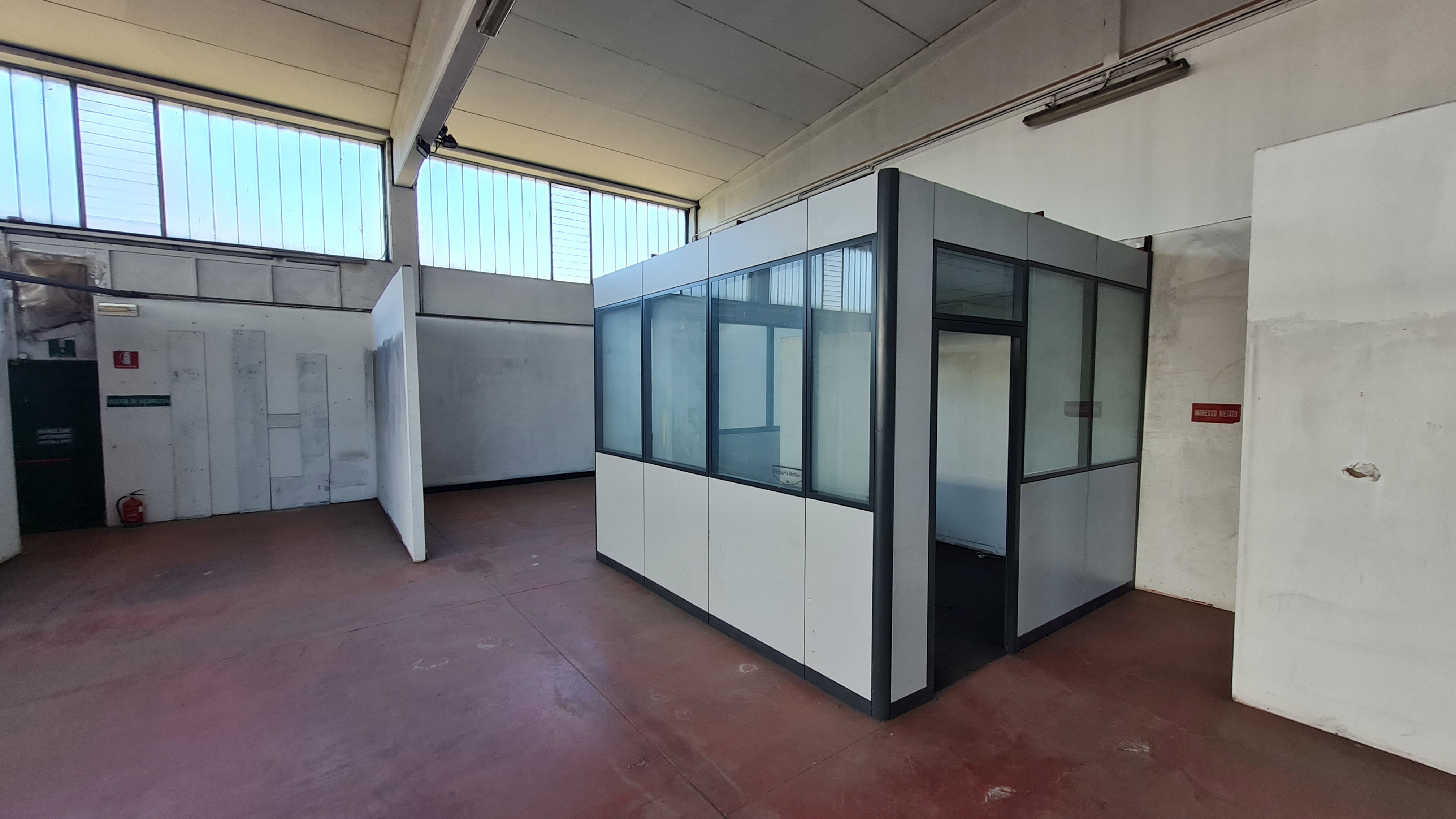 Excellent visibility from the main road