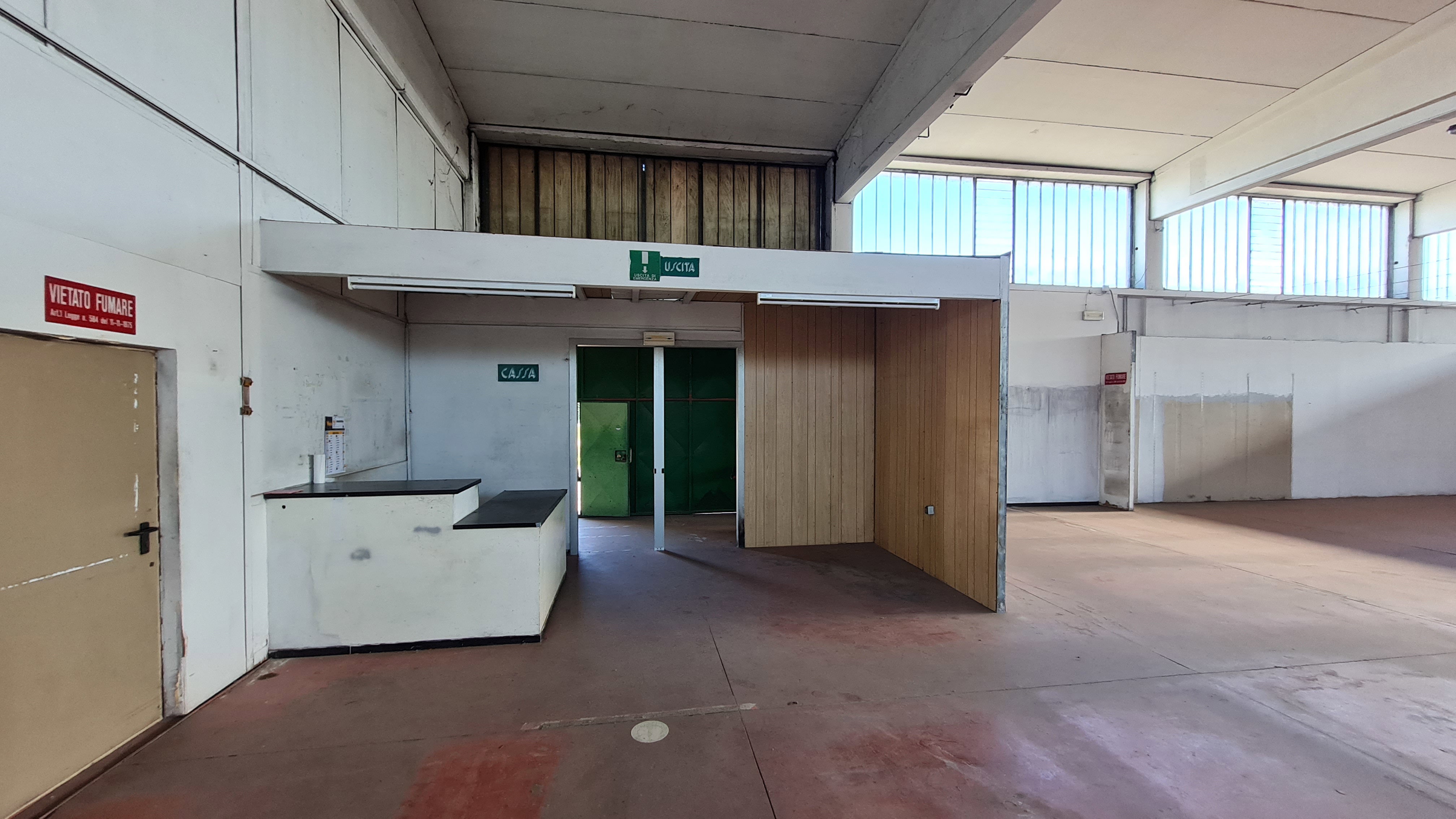 Excellent visibility from the main road