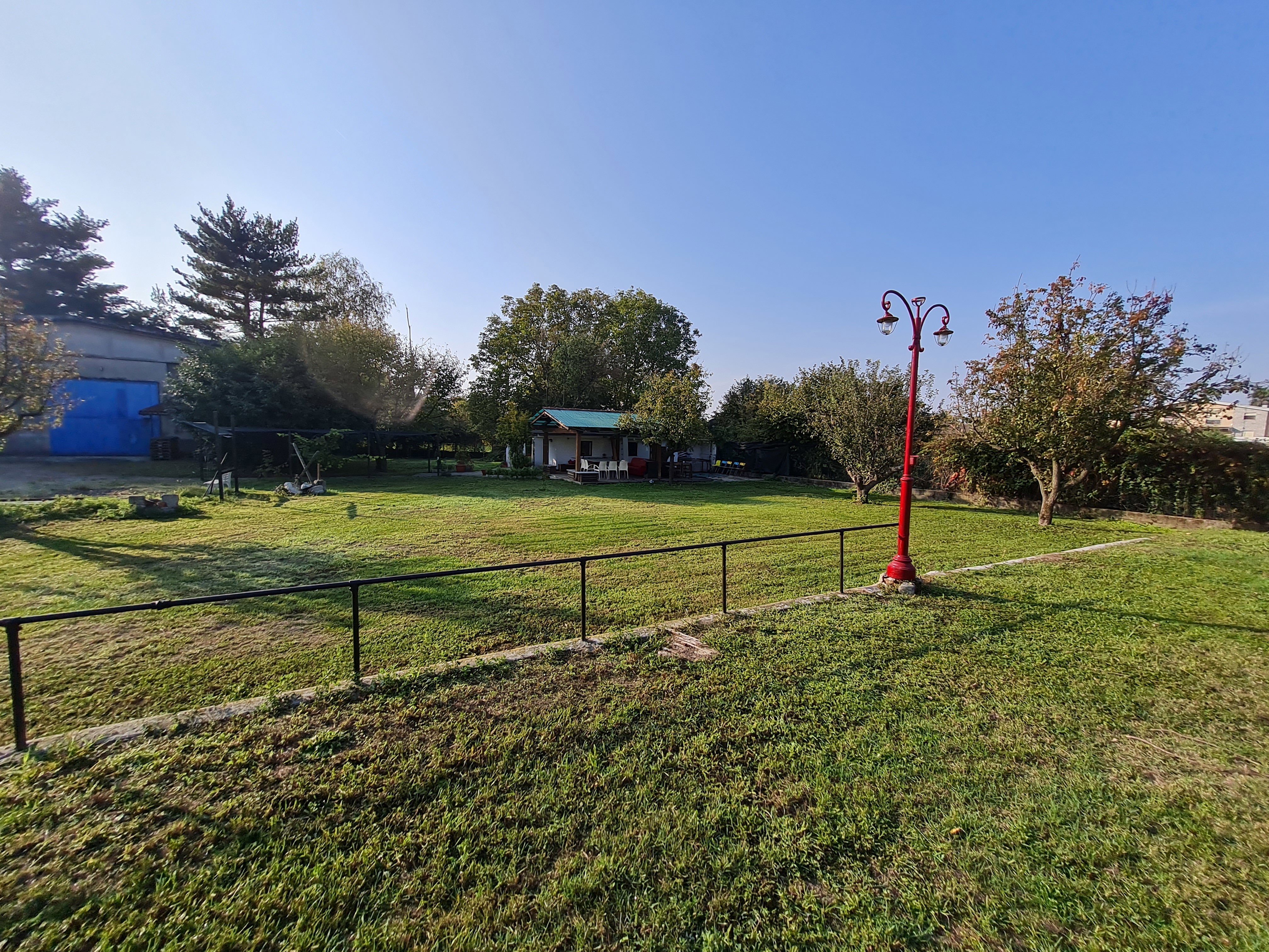 Shed 856 m2, House 110 m2, Land 400 m2