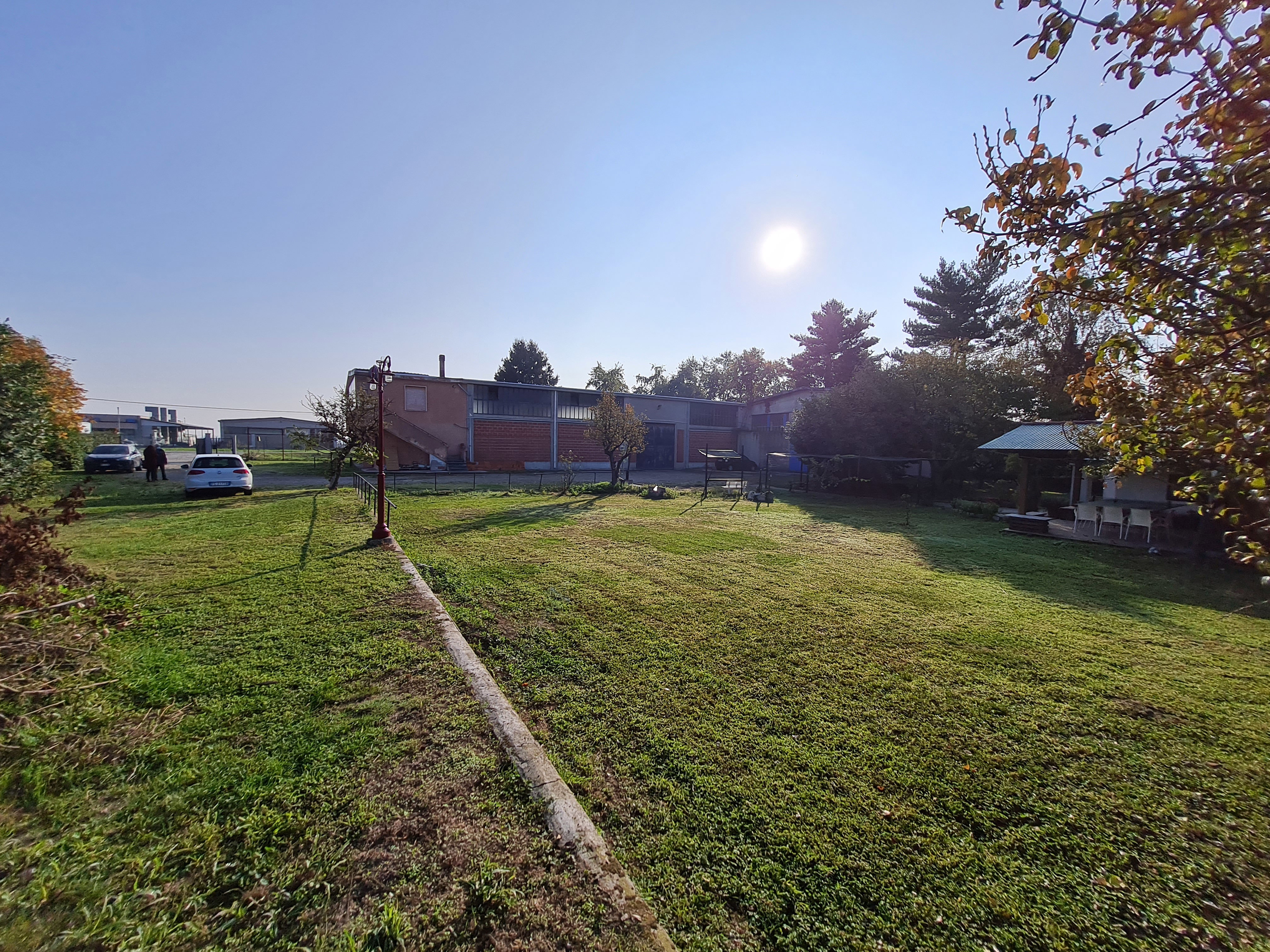 Shed 856 m2, House 110 m2, Land 400 m2