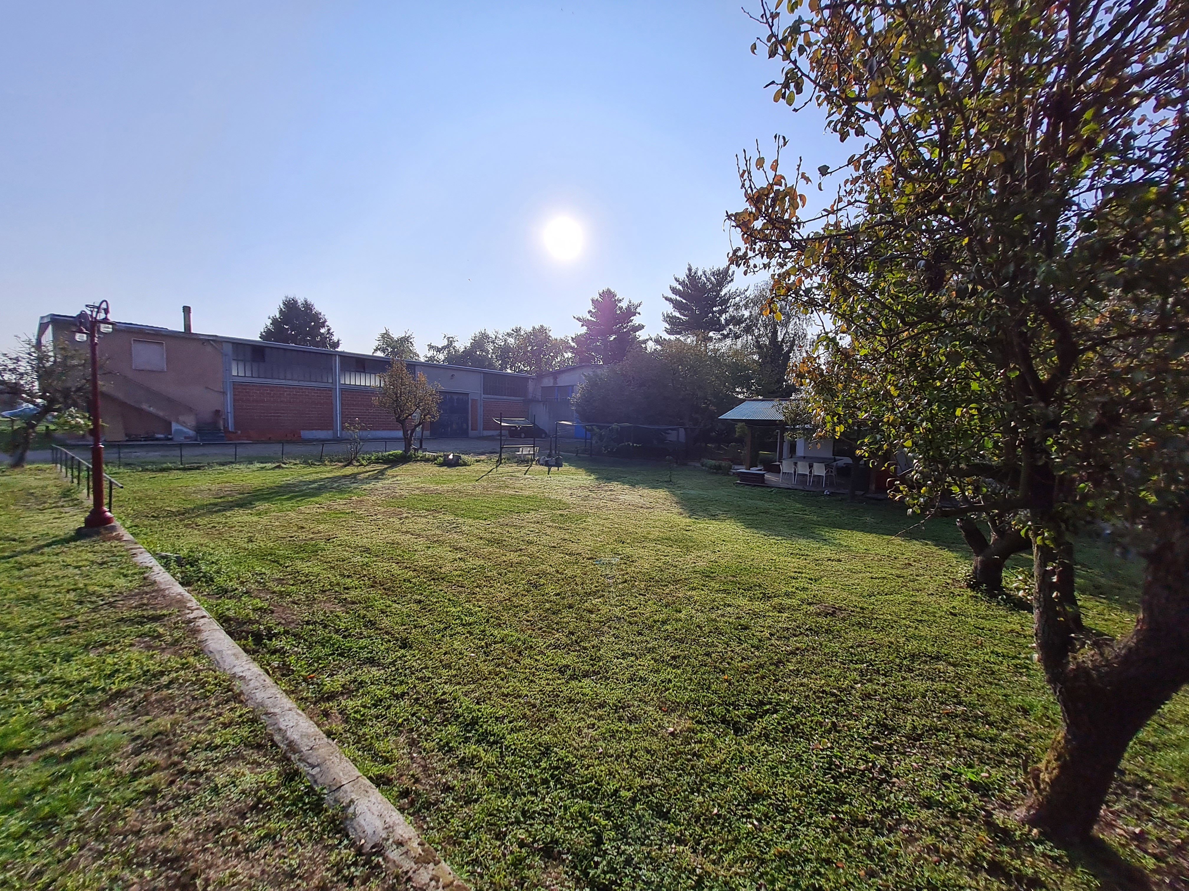 Shed 856 m2, House 110 m2, Land 400 m2