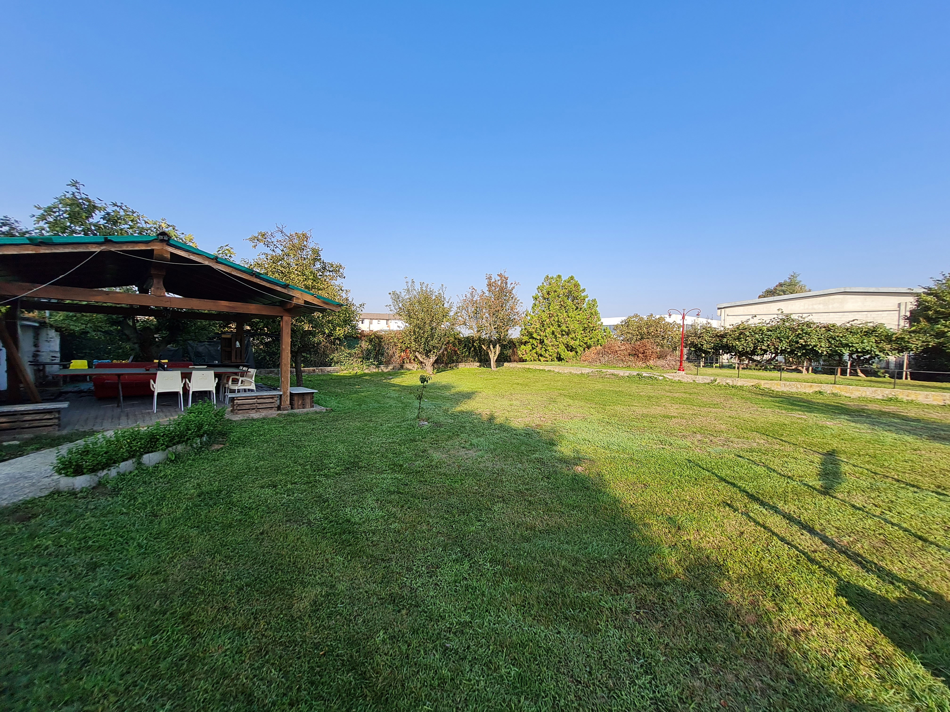 Shed 856 m2, House 110 m2, Land 400 m2