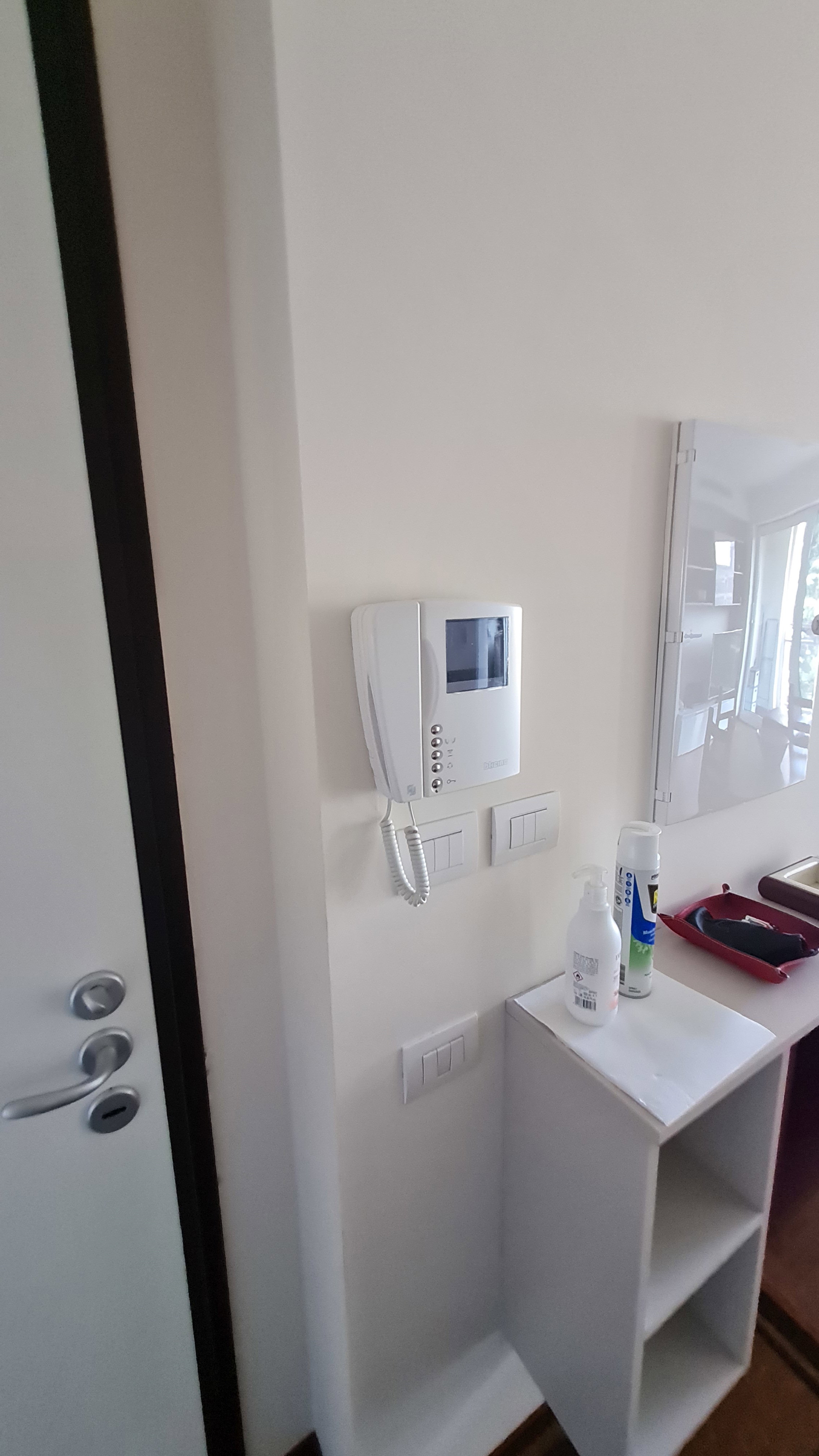 LEASE - THREE-ROOM APARTMENT + DDSS WITH BOX