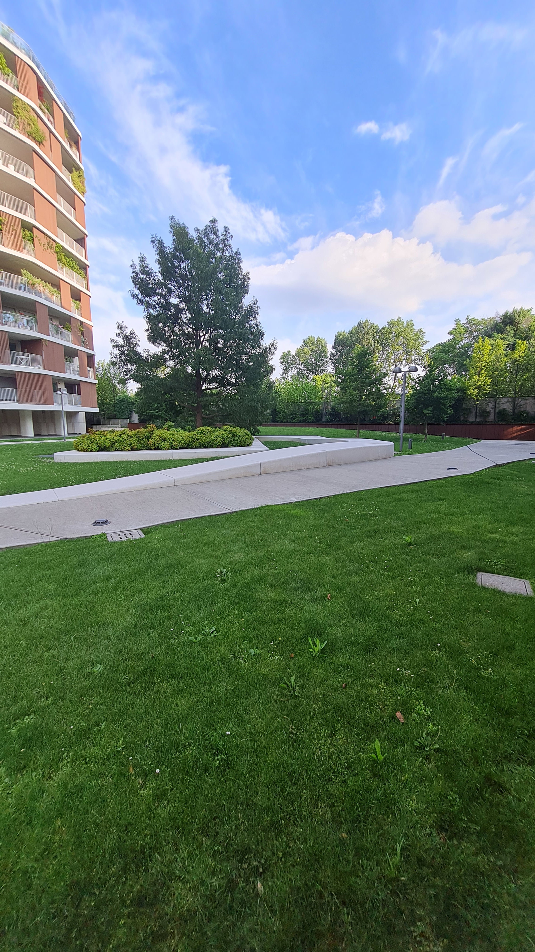 LEASE - THREE-ROOM APARTMENT + DDSS WITH BOX