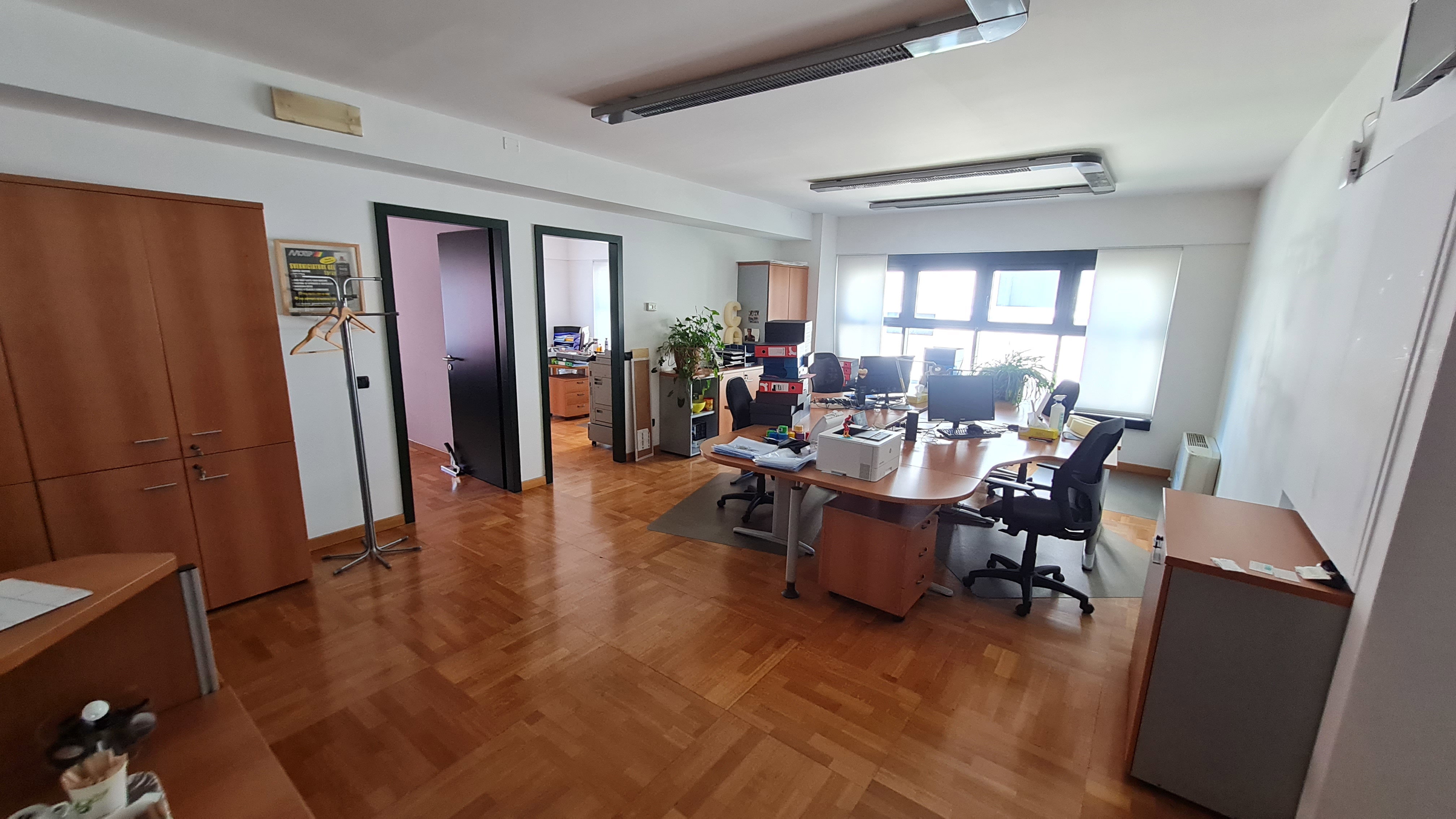 OFFICE OF 103 SQM WITH 2 PARKING SPACES