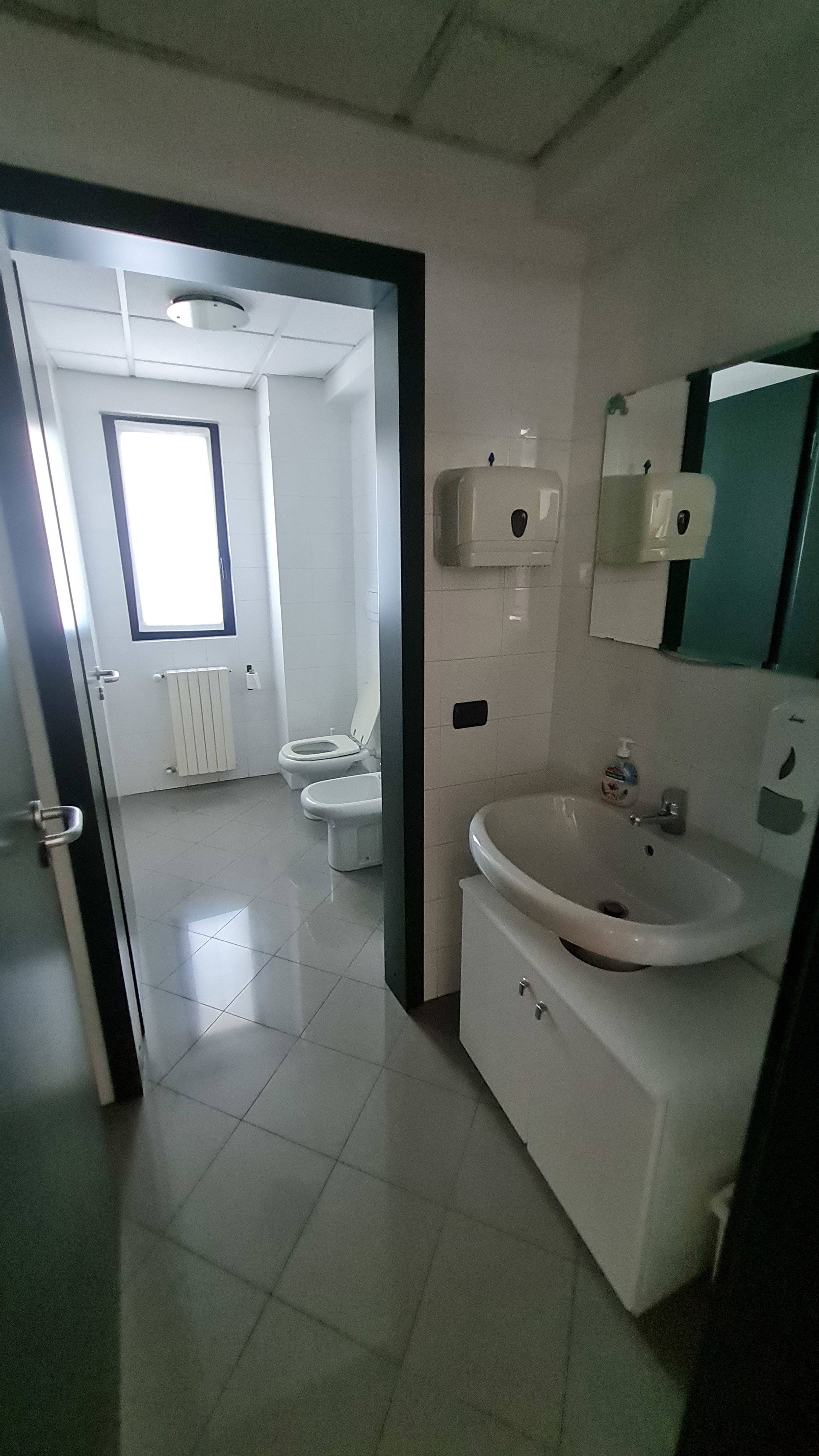 OFFICE OF 103 SQM WITH 2 PARKING SPACES