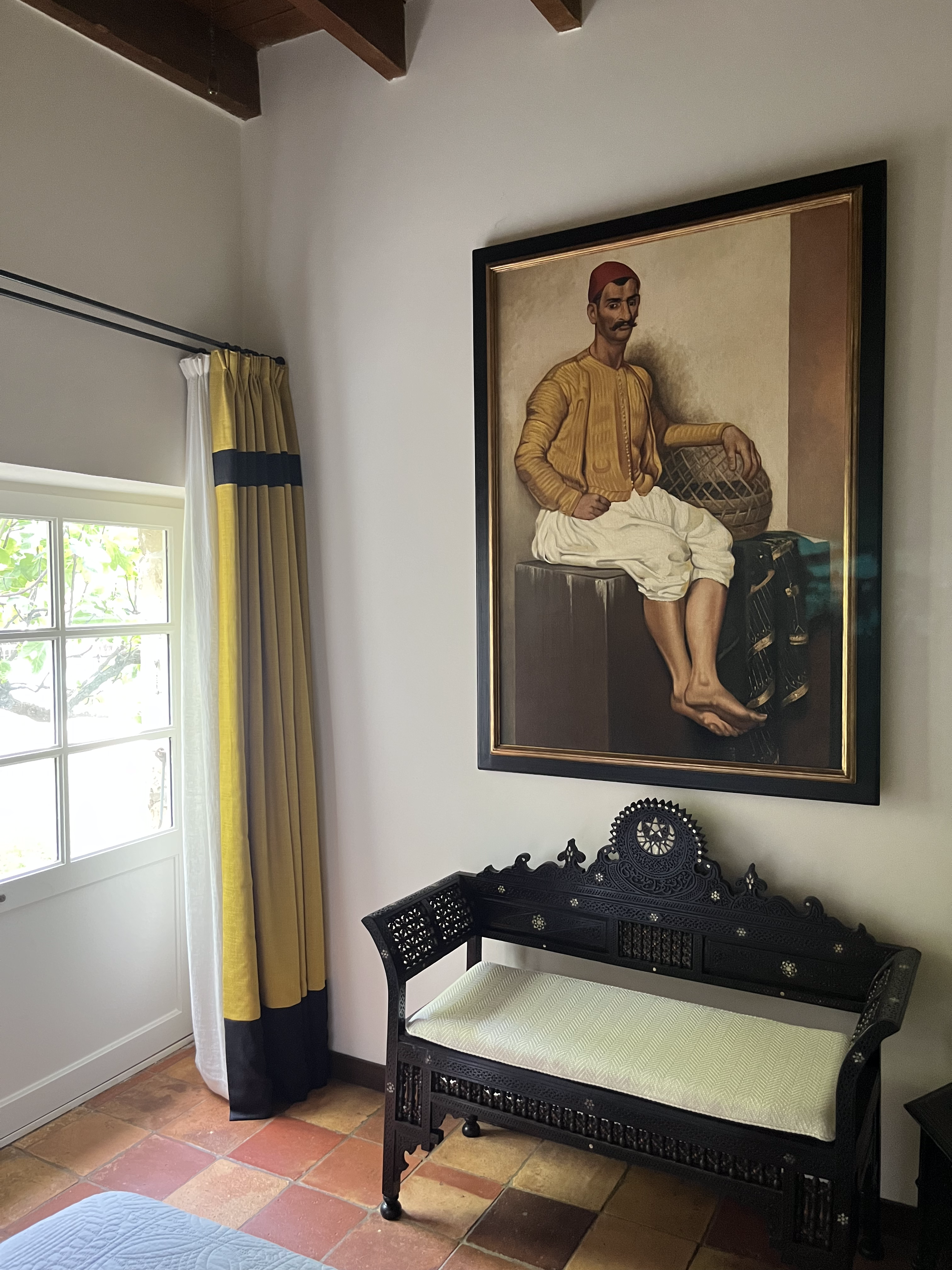 In the shade of the fig tree…. An intimate atmosphere with oriental accents.