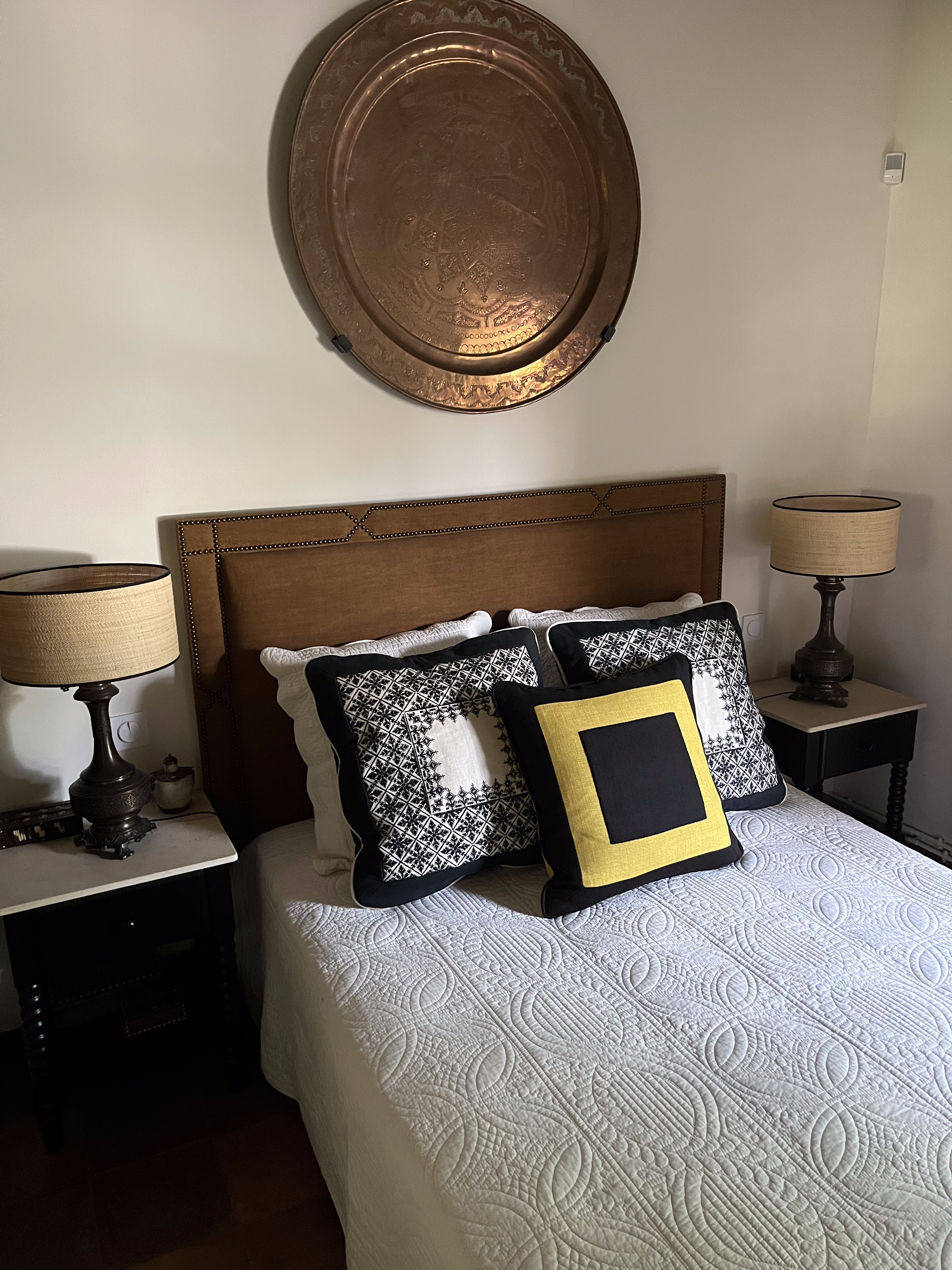 In the shade of the fig tree…. An intimate atmosphere with oriental accents.