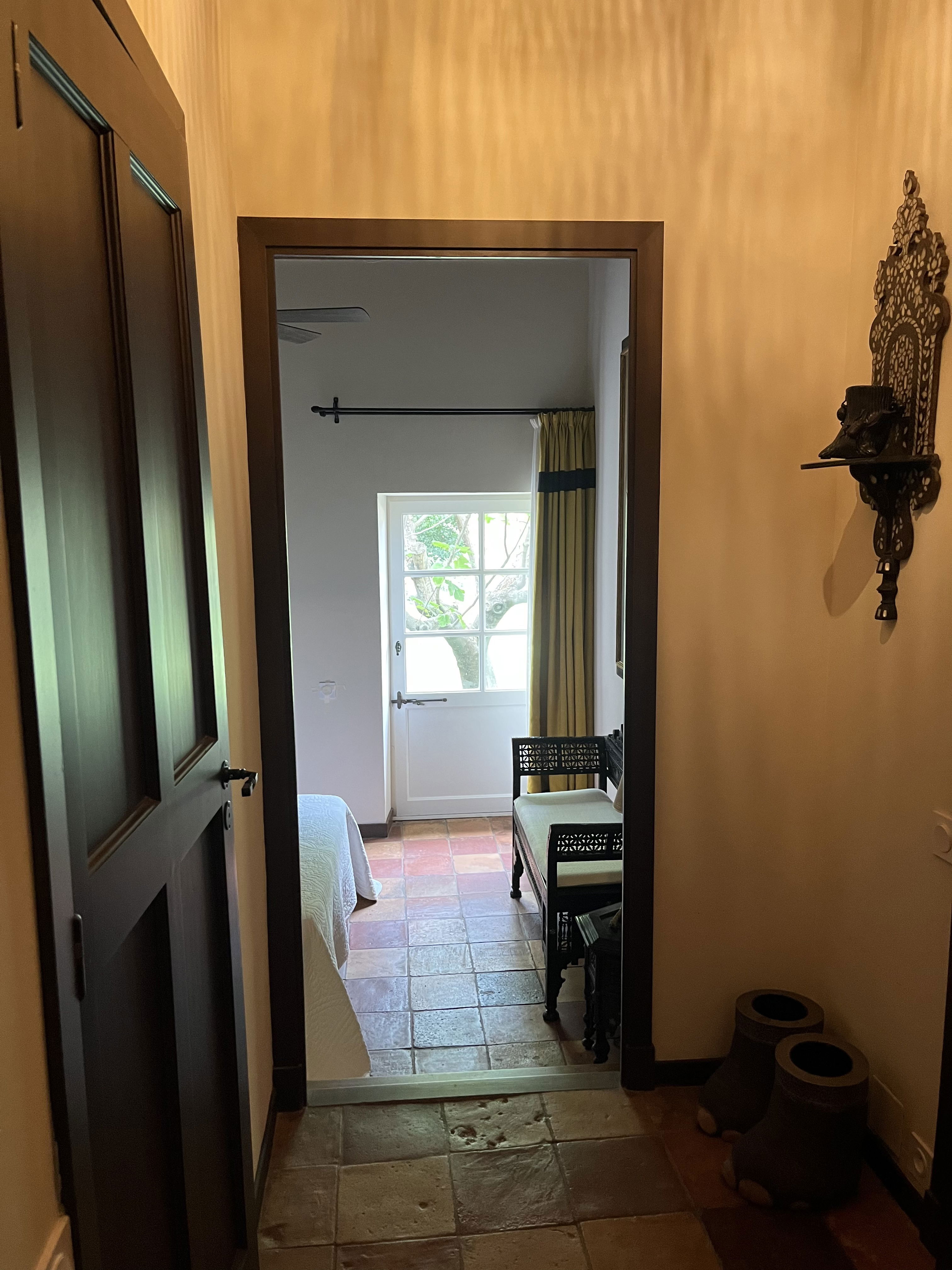 In the shade of the fig tree…. An intimate atmosphere with oriental accents.