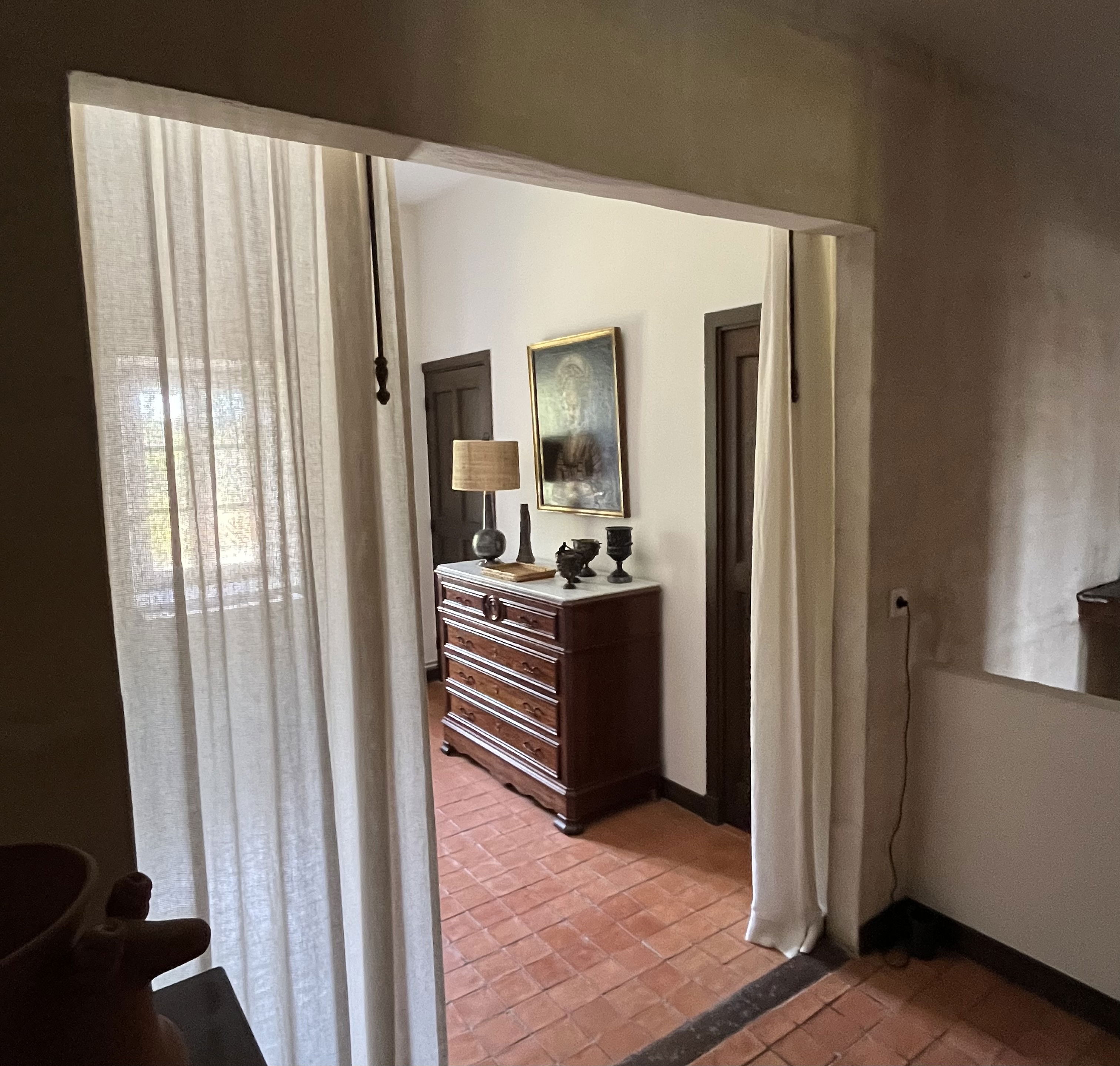 When the foothills of the Alpilles appear on the horizon... A gentle classic Provençal atmosphere.