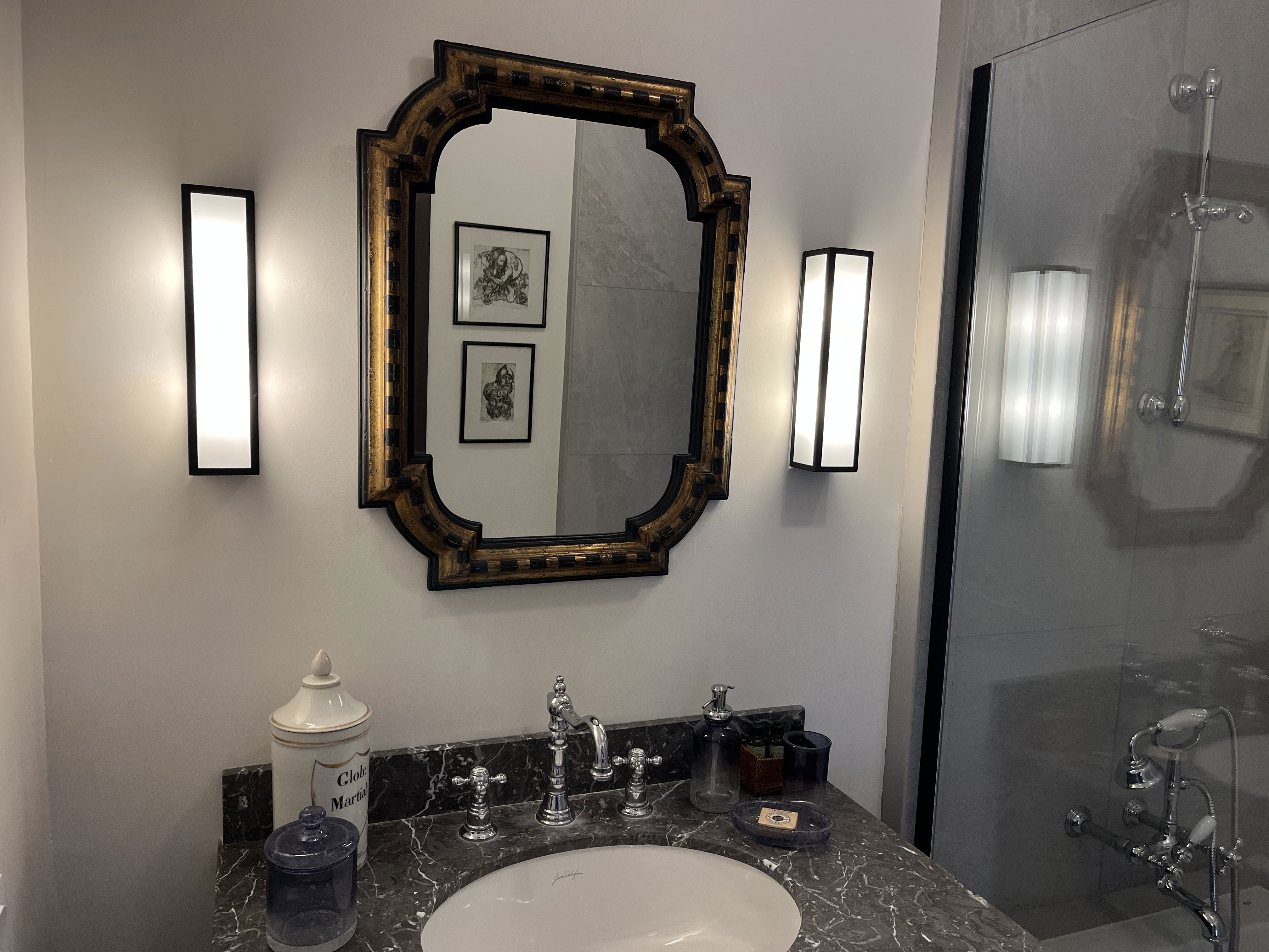 When the foothills of the Alpilles appear on the horizon... A gentle classic Provençal atmosphere.