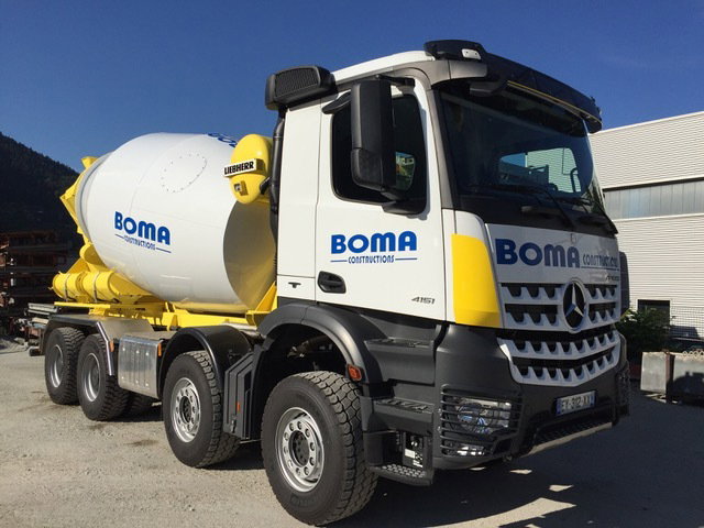 Mercedes 8 wheel truck