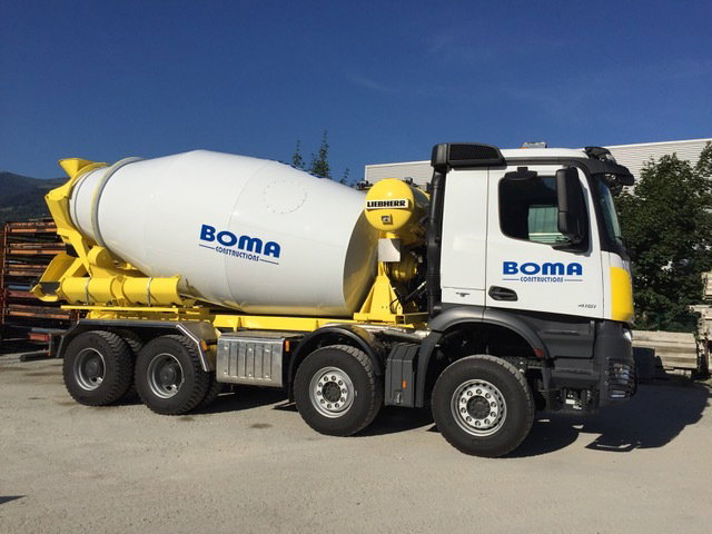 Mercedes 8 wheel truck