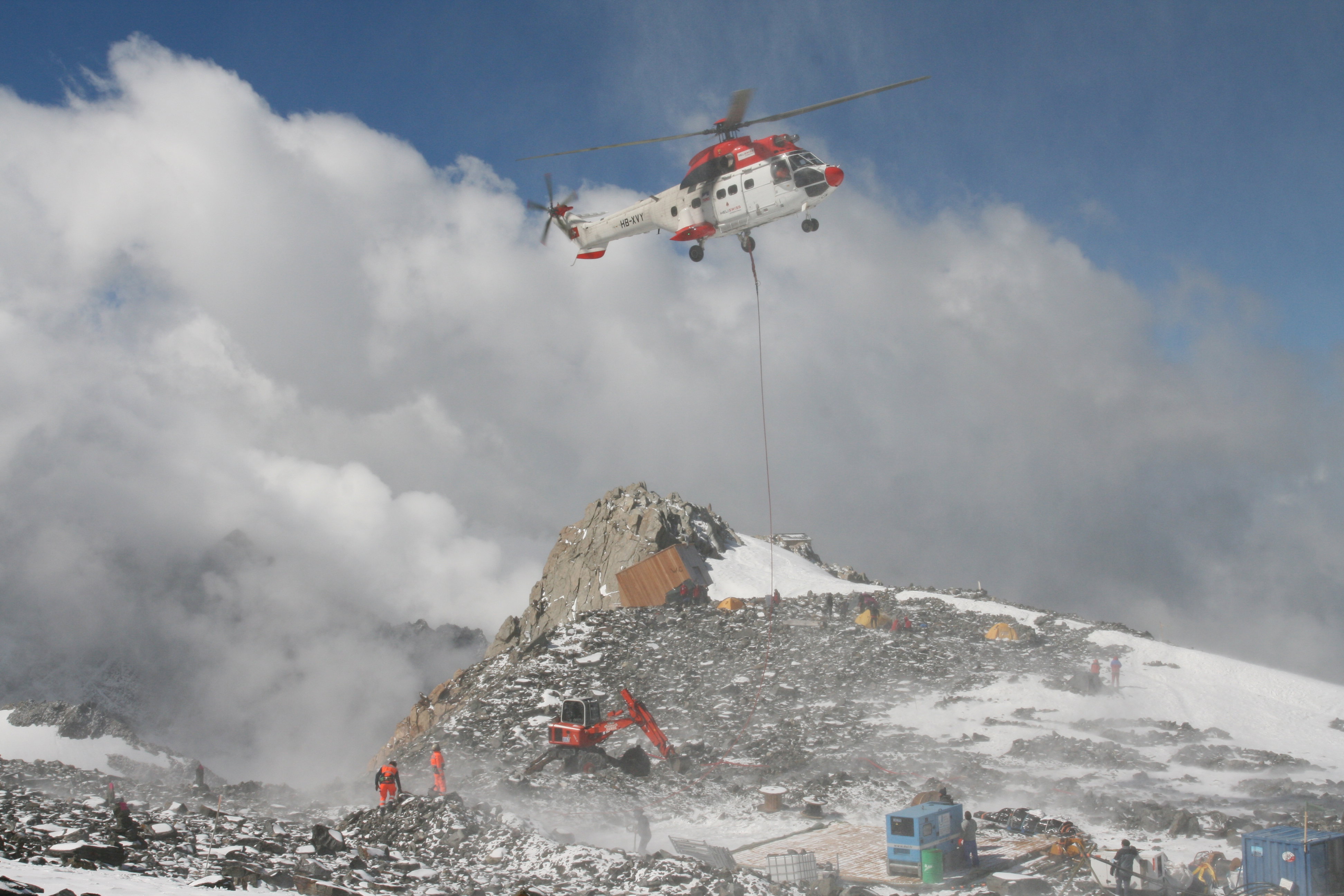 Tête Rousse glacier pumping works 2010