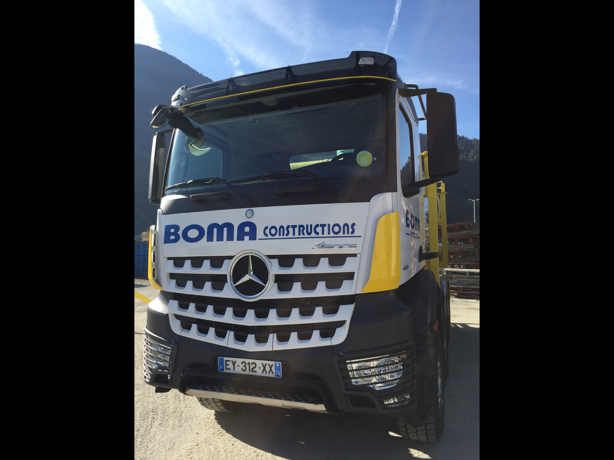 Mercedes 8 wheel truck