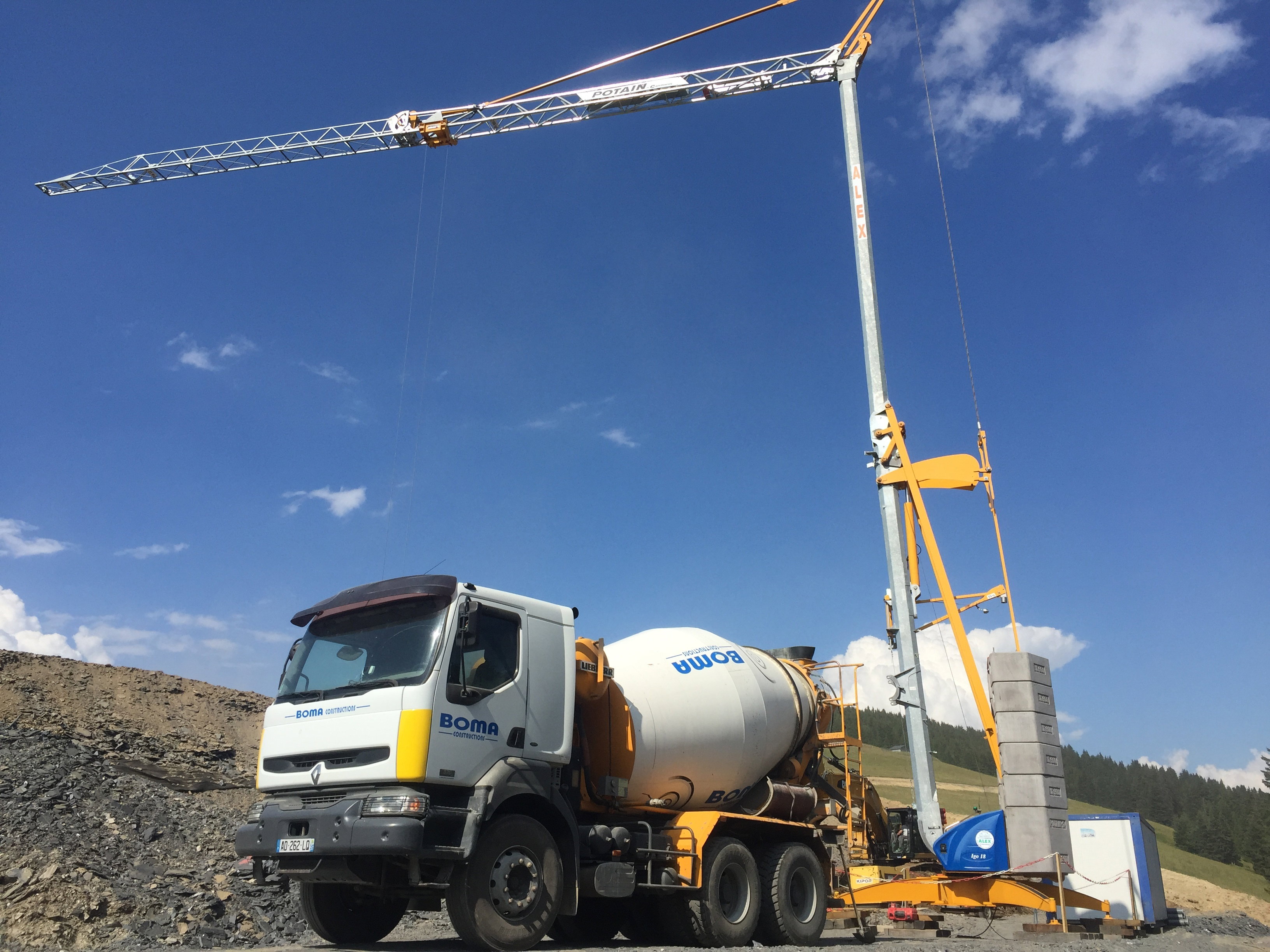 Renault 6 wheel mixer truck