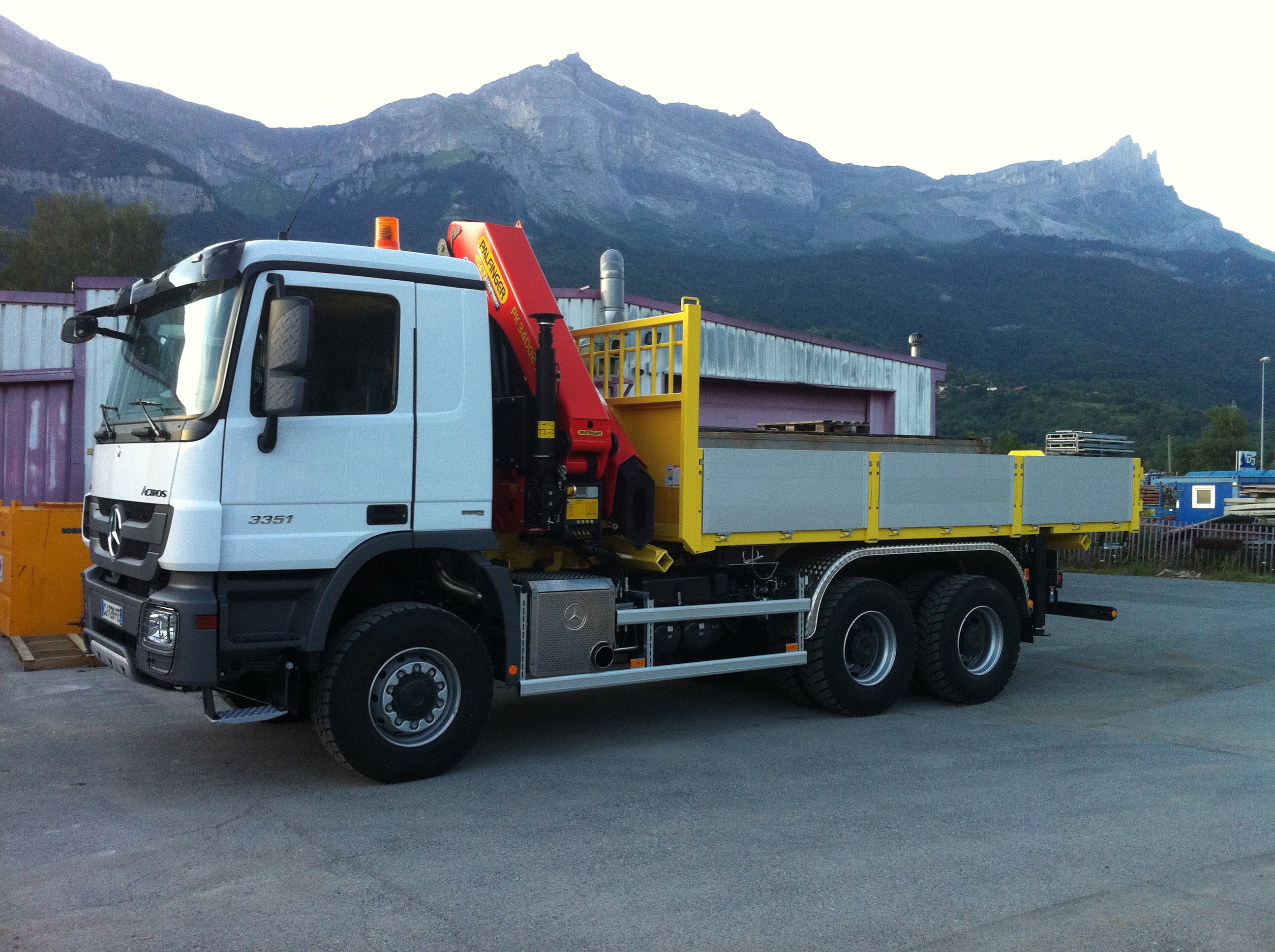 Mercedes 6 wheel truck