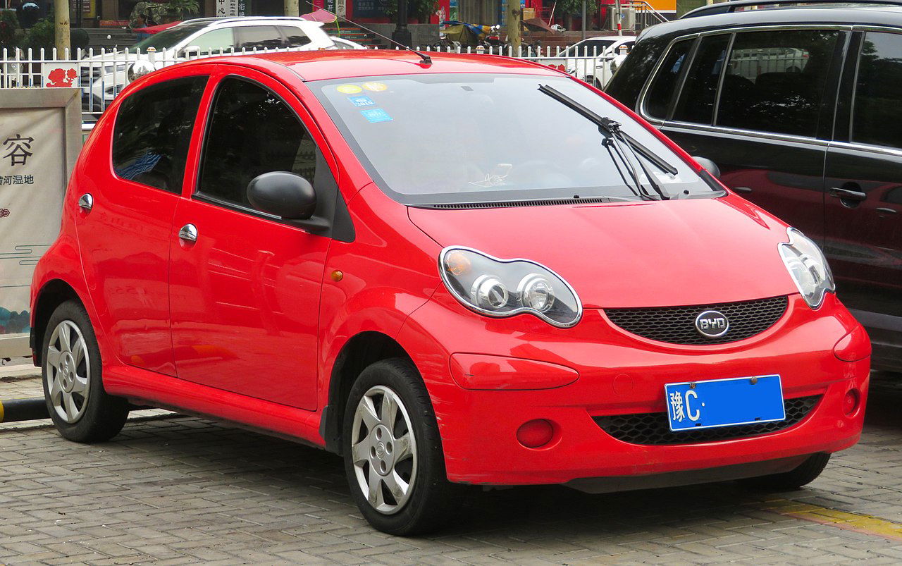 Cheapest made-in-China cars, 2010_BYD_F0,_front Lifan_320_facelift Graeme Bray via Wikimedia.