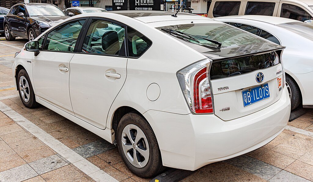 What to look for when buying a used Toyota Prius in Nigeria - TOYOTA_PRIUS_(XW30) Dinkun Chen via Wikimedia.