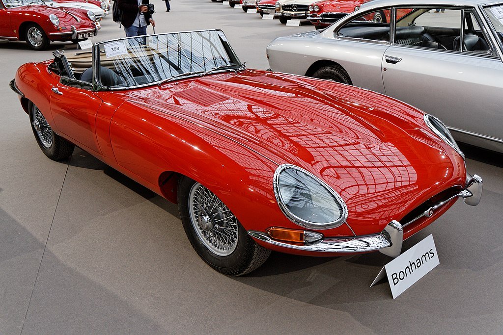 The most beautiful cars in the world - 1961 Jaguar_E-Type_Flat_Floor_Roadster Thesupermat via Wikimedia.
