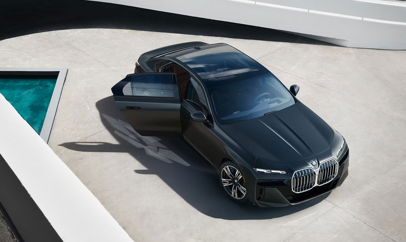 Top-10 luxury sedans of 2023 - BMW 7 Series.