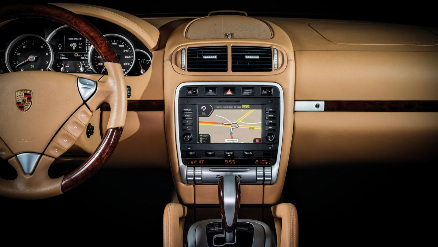 Porsche Classic Communication Management System features.