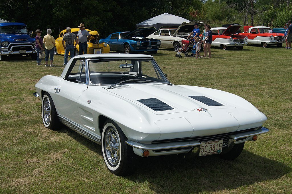 1963_Chevrolet_Corvette_Sting_Ray Greg Gjerdingen via Wikimedia.