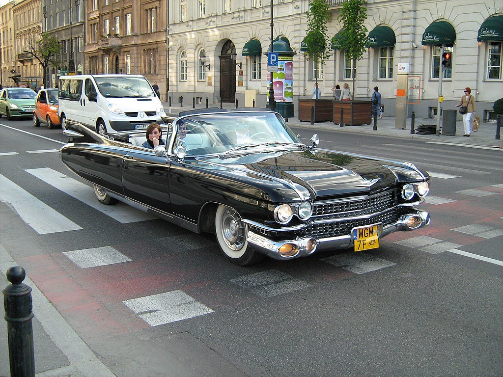 1959_Cadillac_Eldorado_Biarritz_convertible_in_Warsaw CZmarlin via Wikimedia.
