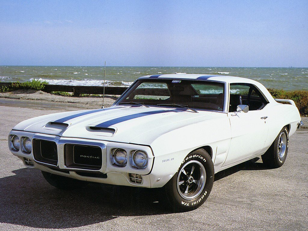 1969_Pontiac_Firebird_Trans_Am_Polar_White_Frt_Qtr Matt Morgan via Wikimedia.