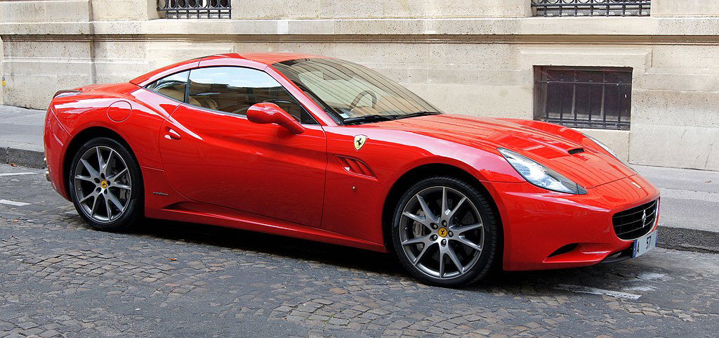 Ferrari_California_Paris_August_2010 Jebulon via Wikimedia.