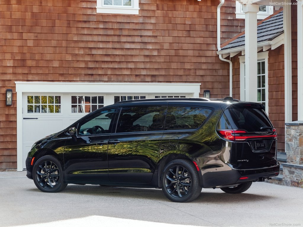 The most fuel efficient V6 cars - Chrysler Pacifica Hybrid.