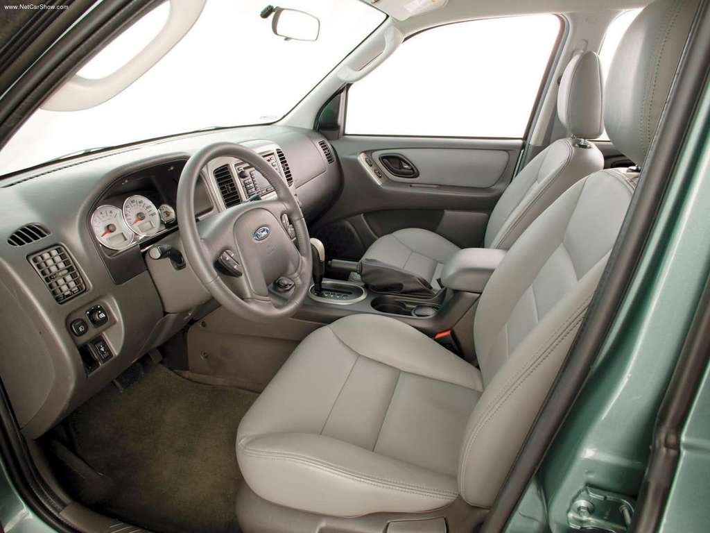 2005 Ford-Escape_Hybrid interior.
