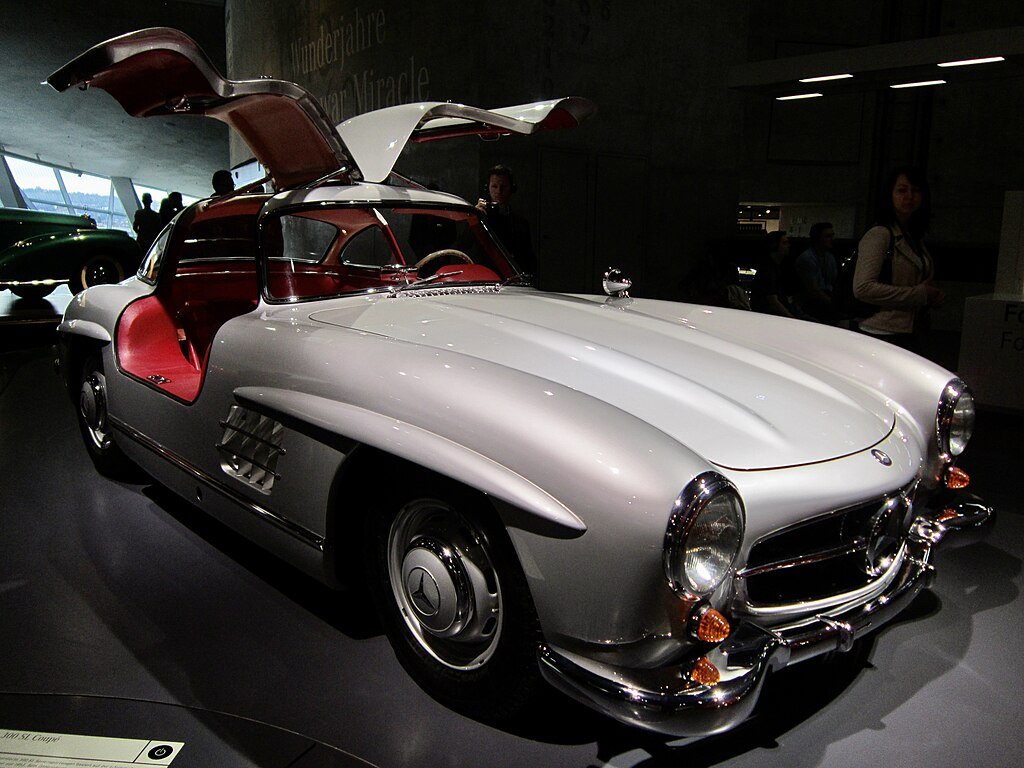 1955_Mercedes-Benz_300_SLR_Uhlenhaut_Coupe_,_Mercedes_Museum_,_Stuttgart_,_Germany_Ank_Kumar via Wikimedia.