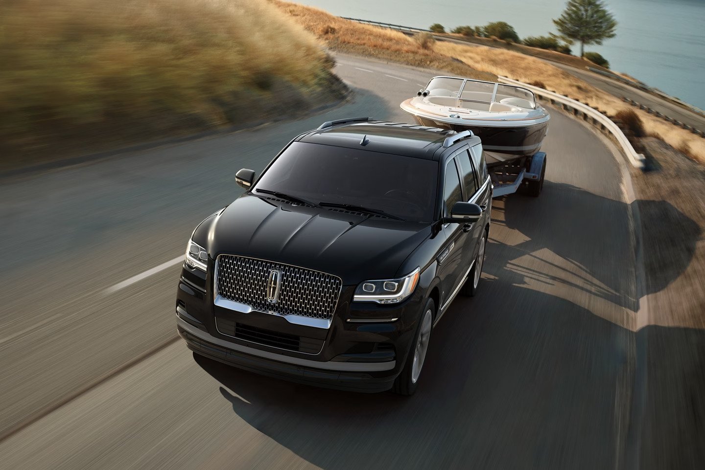 2024 Lincoln Navigator vs. Luxury SUV Rivals KBB's Top Choice
